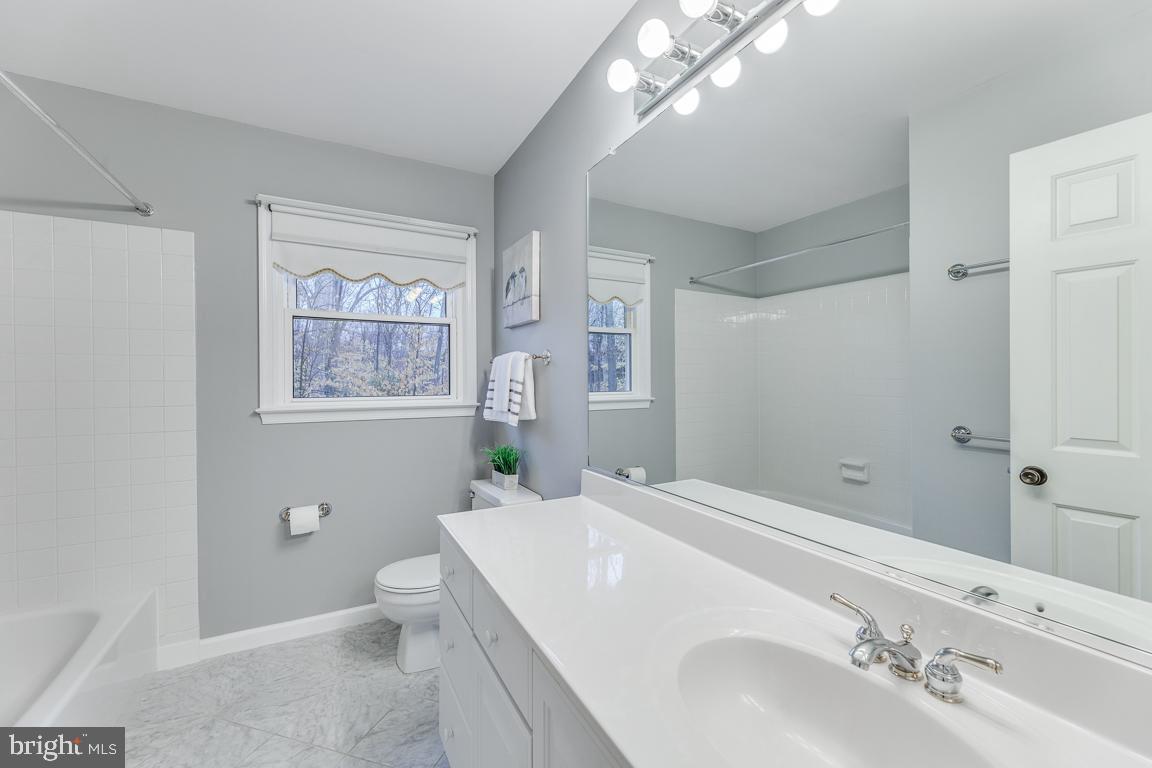 LAKEWOOD HILLS - Residential