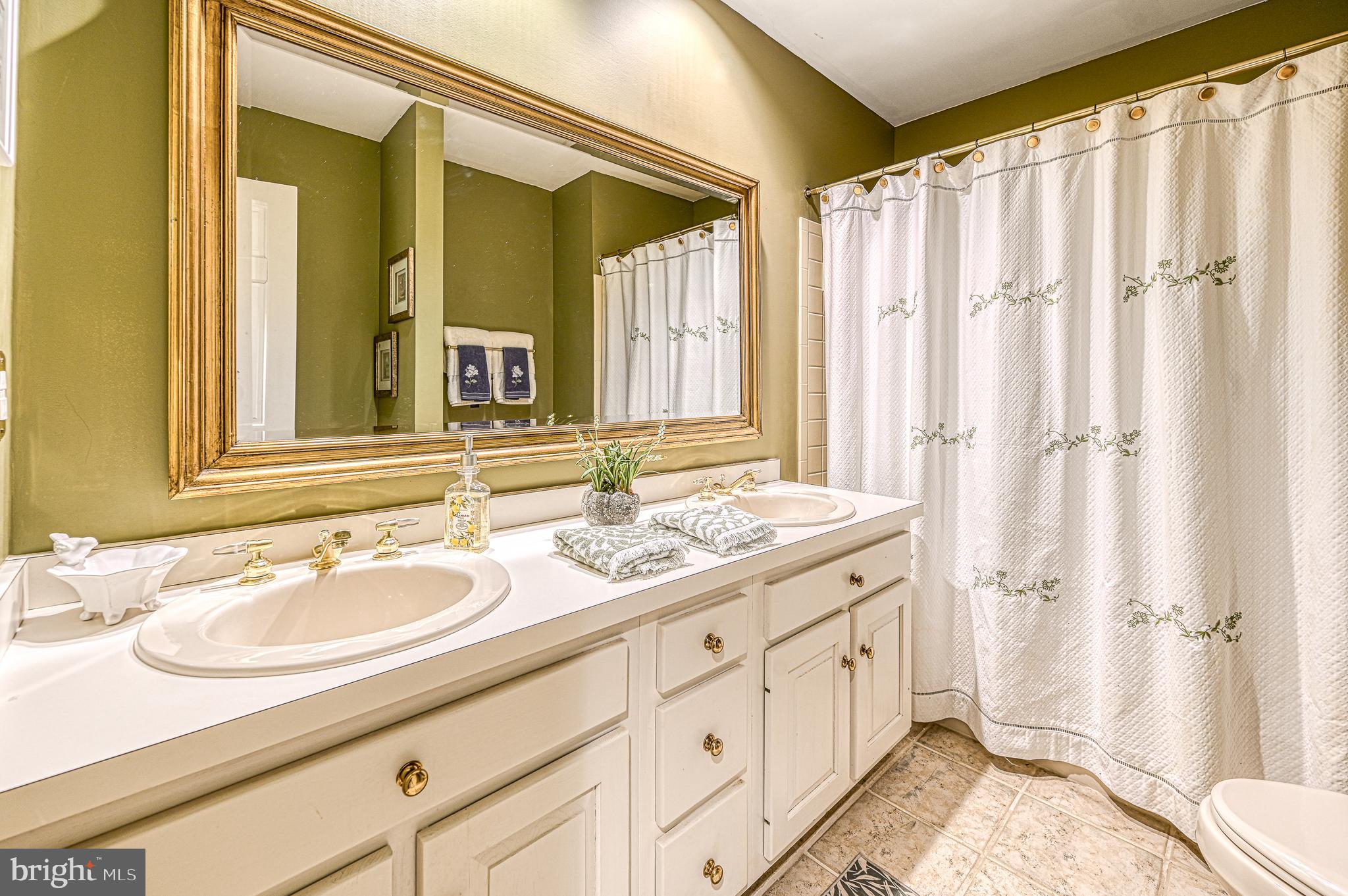 FOXWOOD MANOR - Residential