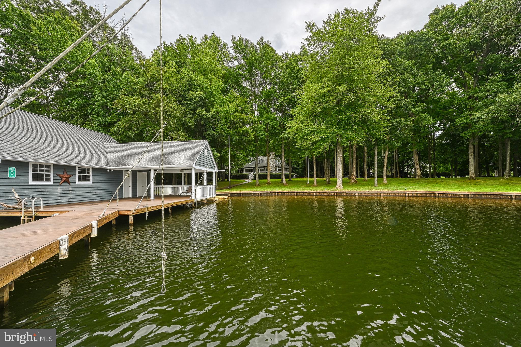 FOXWOOD MANOR - Residential