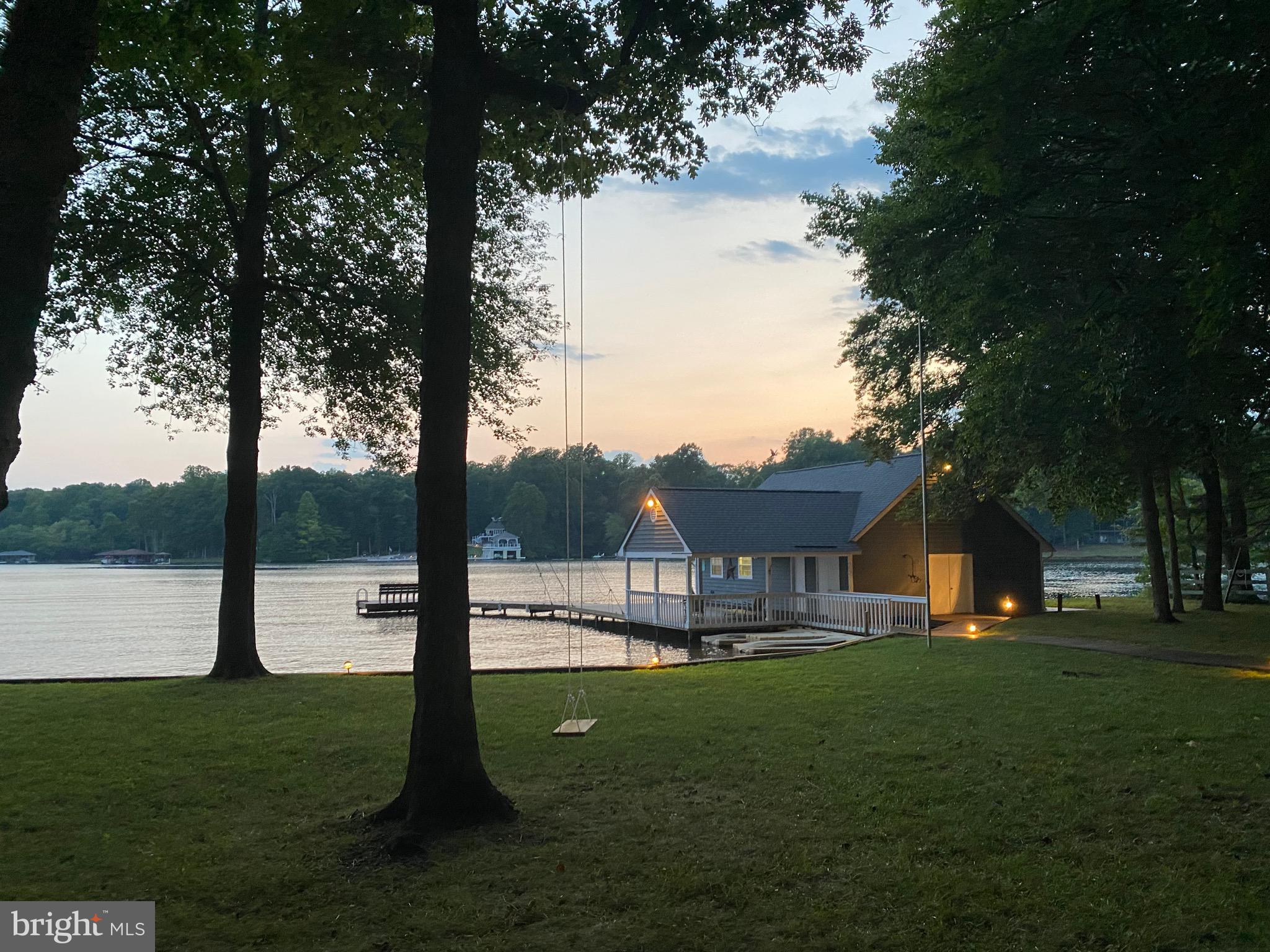 FOXWOOD MANOR - Residential