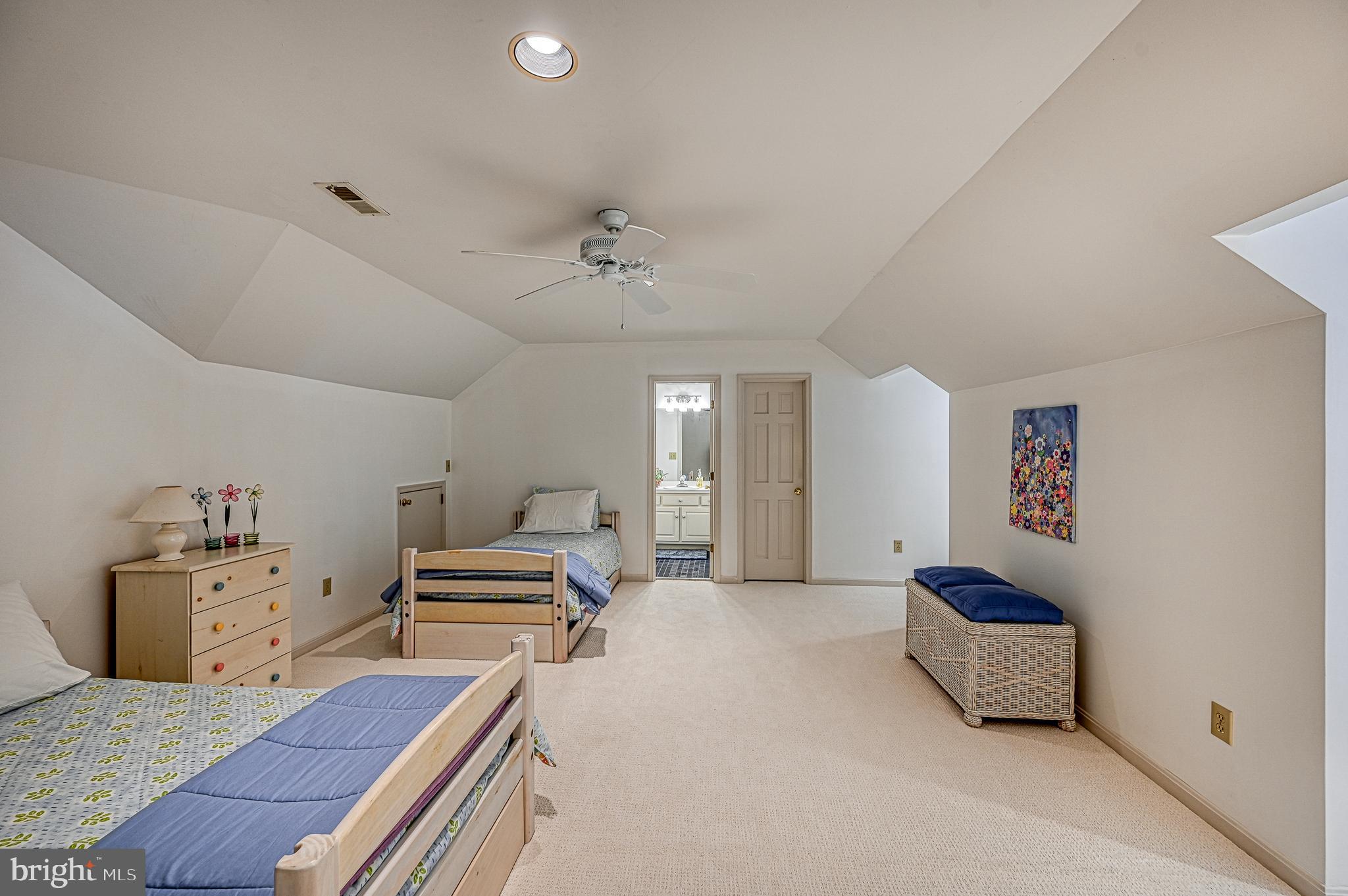 FOXWOOD MANOR - Residential