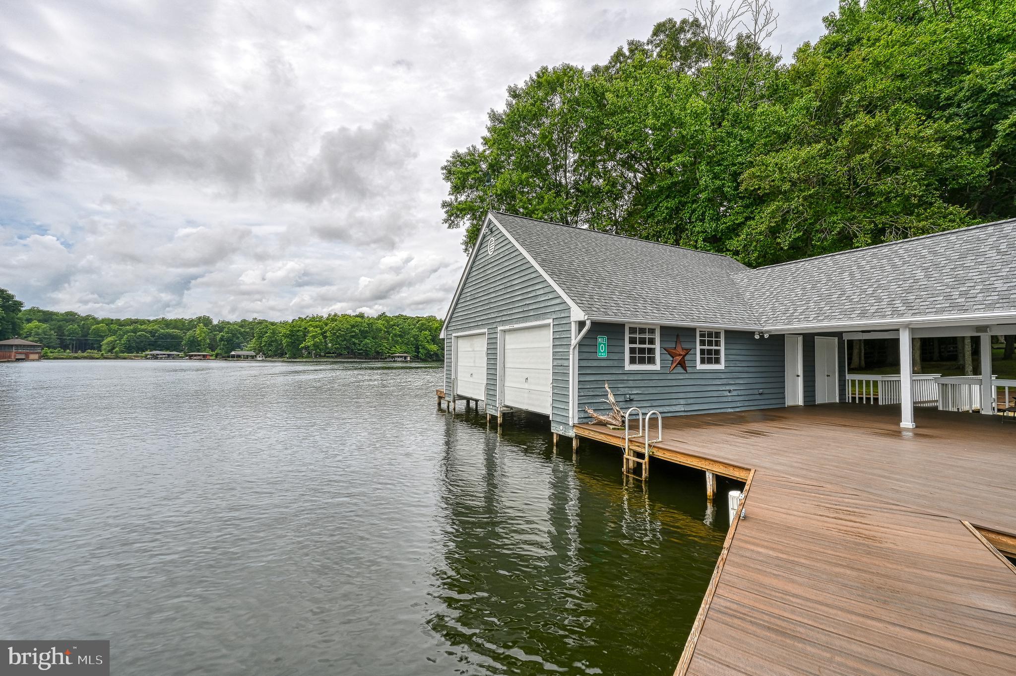 FOXWOOD MANOR - Residential