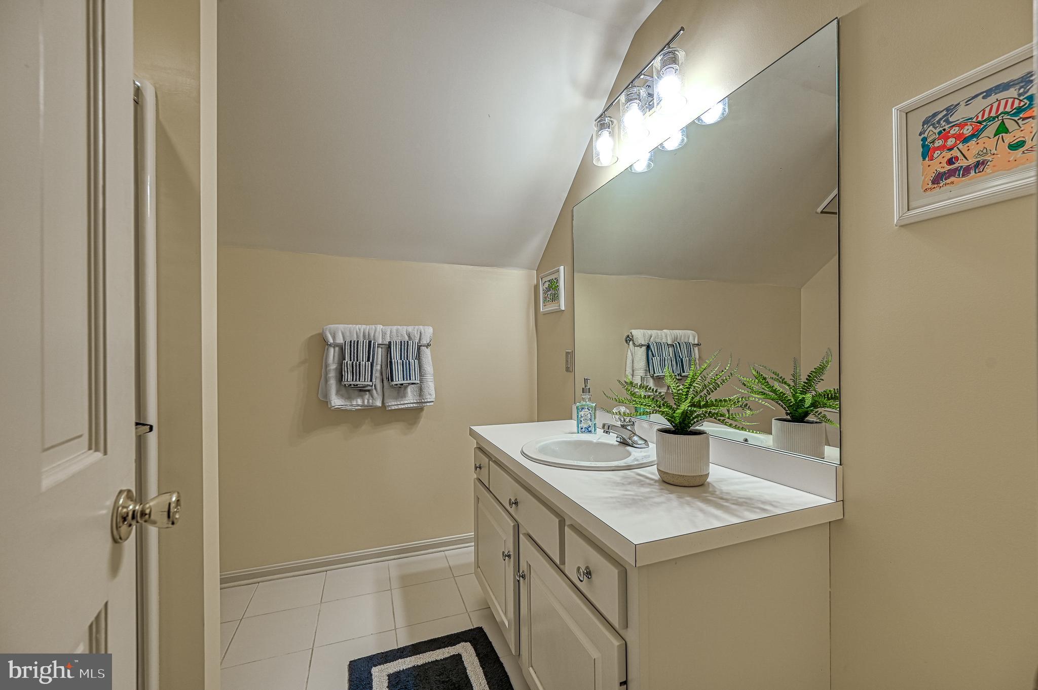 FOXWOOD MANOR - Residential