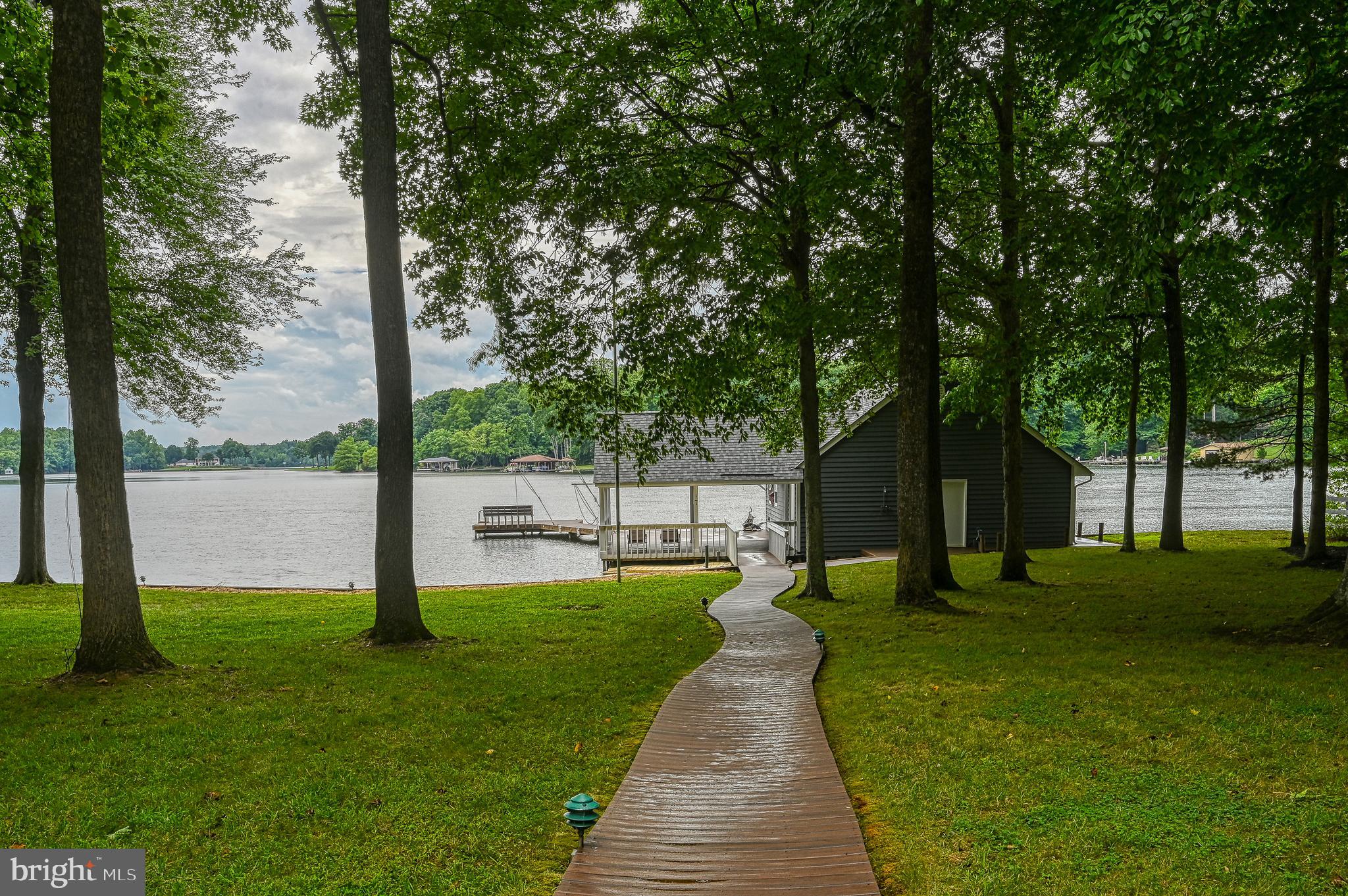 FOXWOOD MANOR - Residential