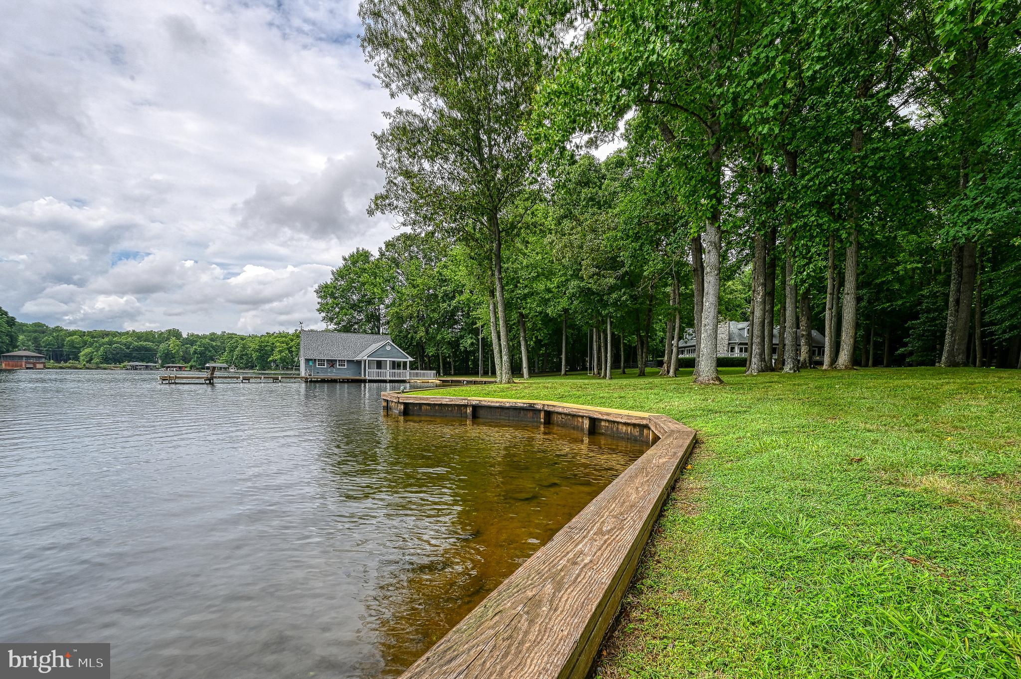 FOXWOOD MANOR - Residential