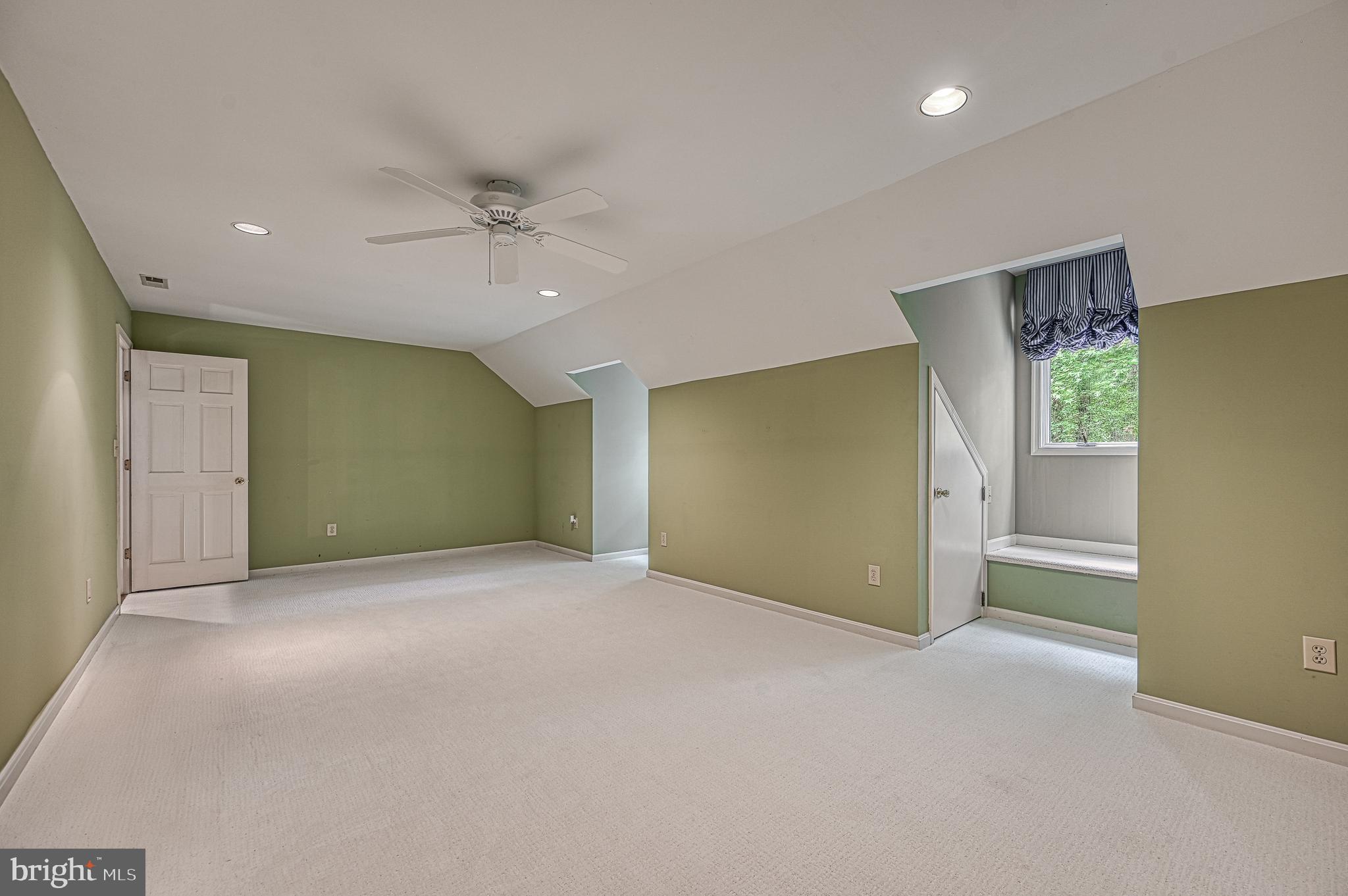 FOXWOOD MANOR - Residential