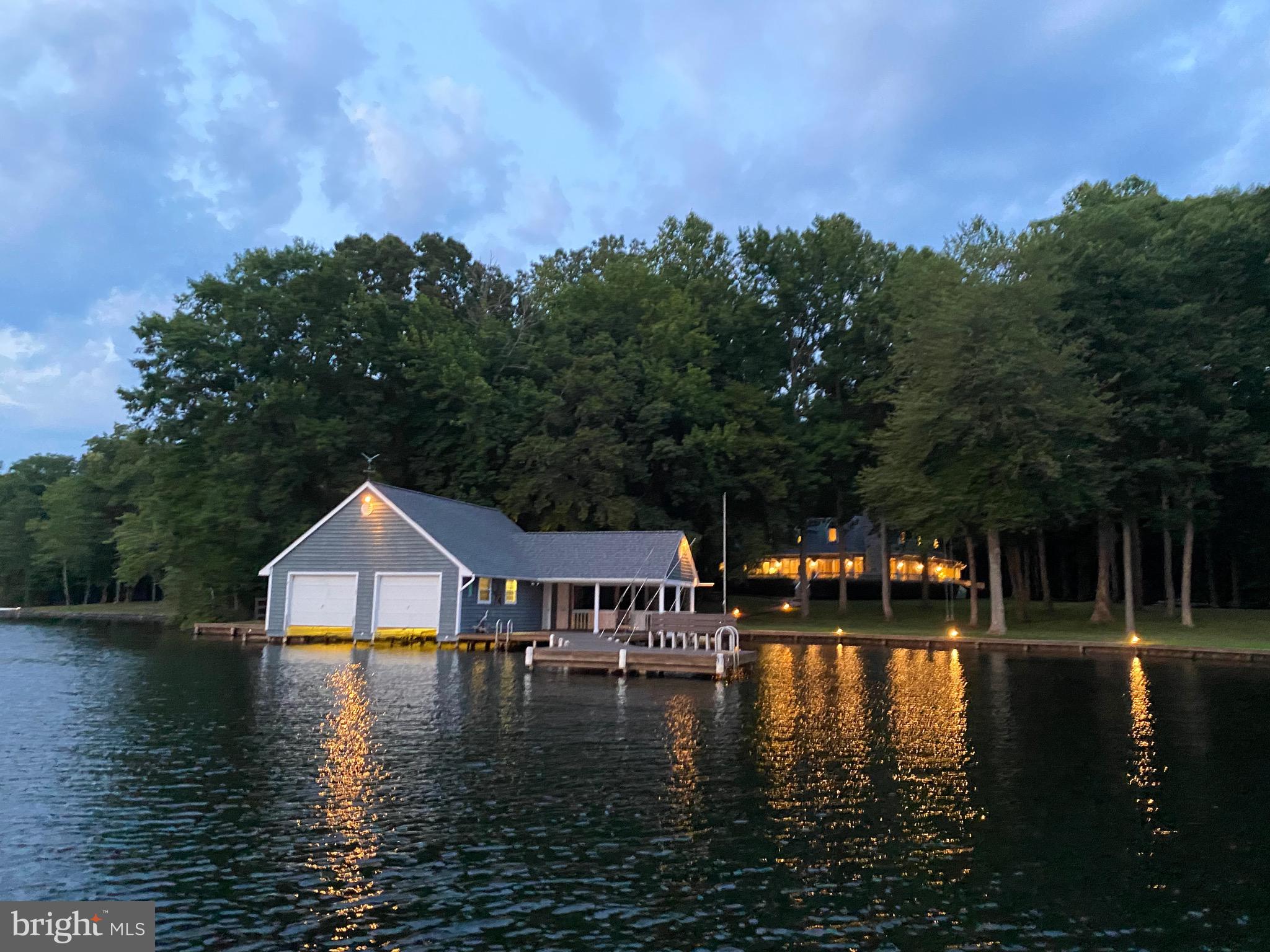 FOXWOOD MANOR - Residential