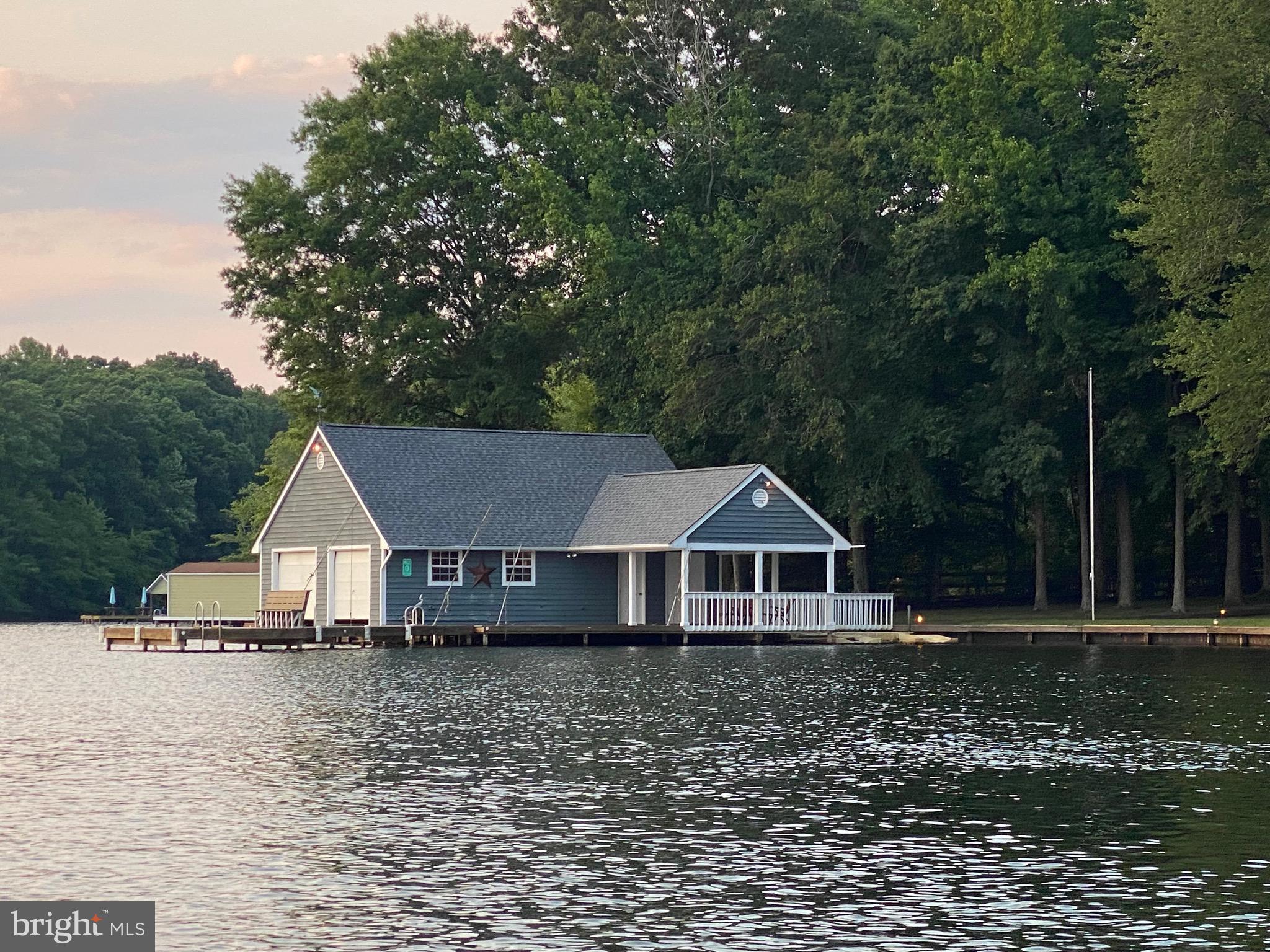 FOXWOOD MANOR - Residential