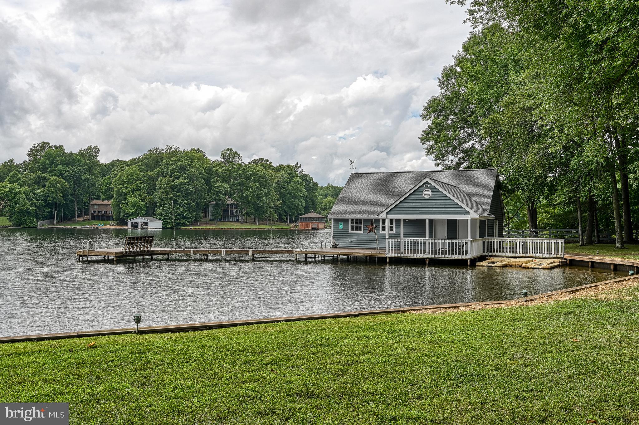 FOXWOOD MANOR - Residential