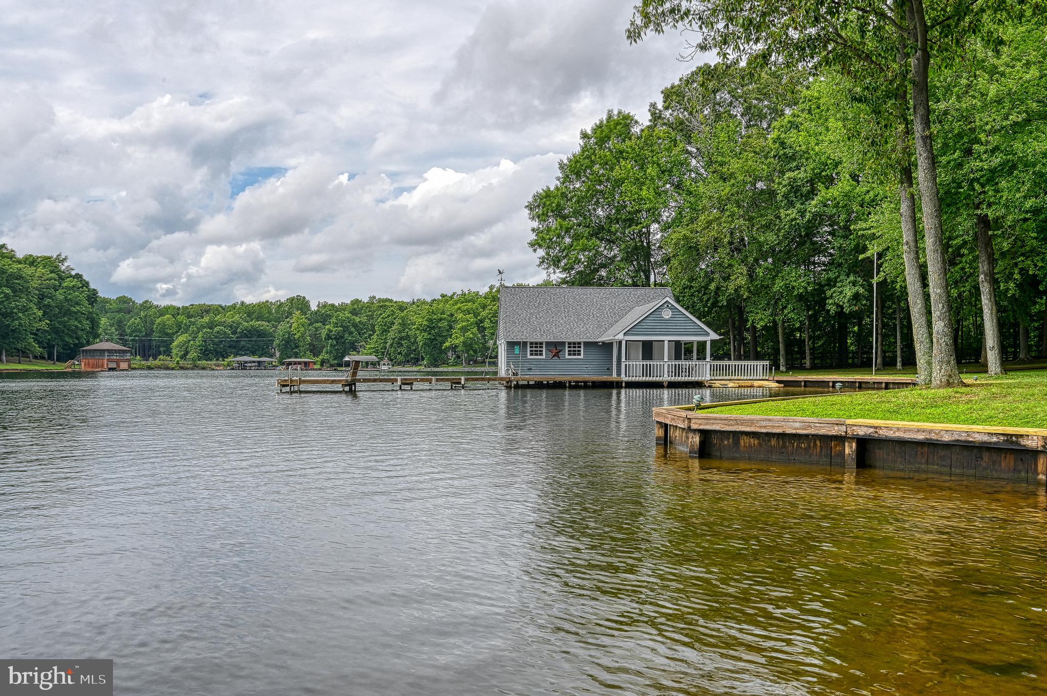 FOXWOOD MANOR - Residential