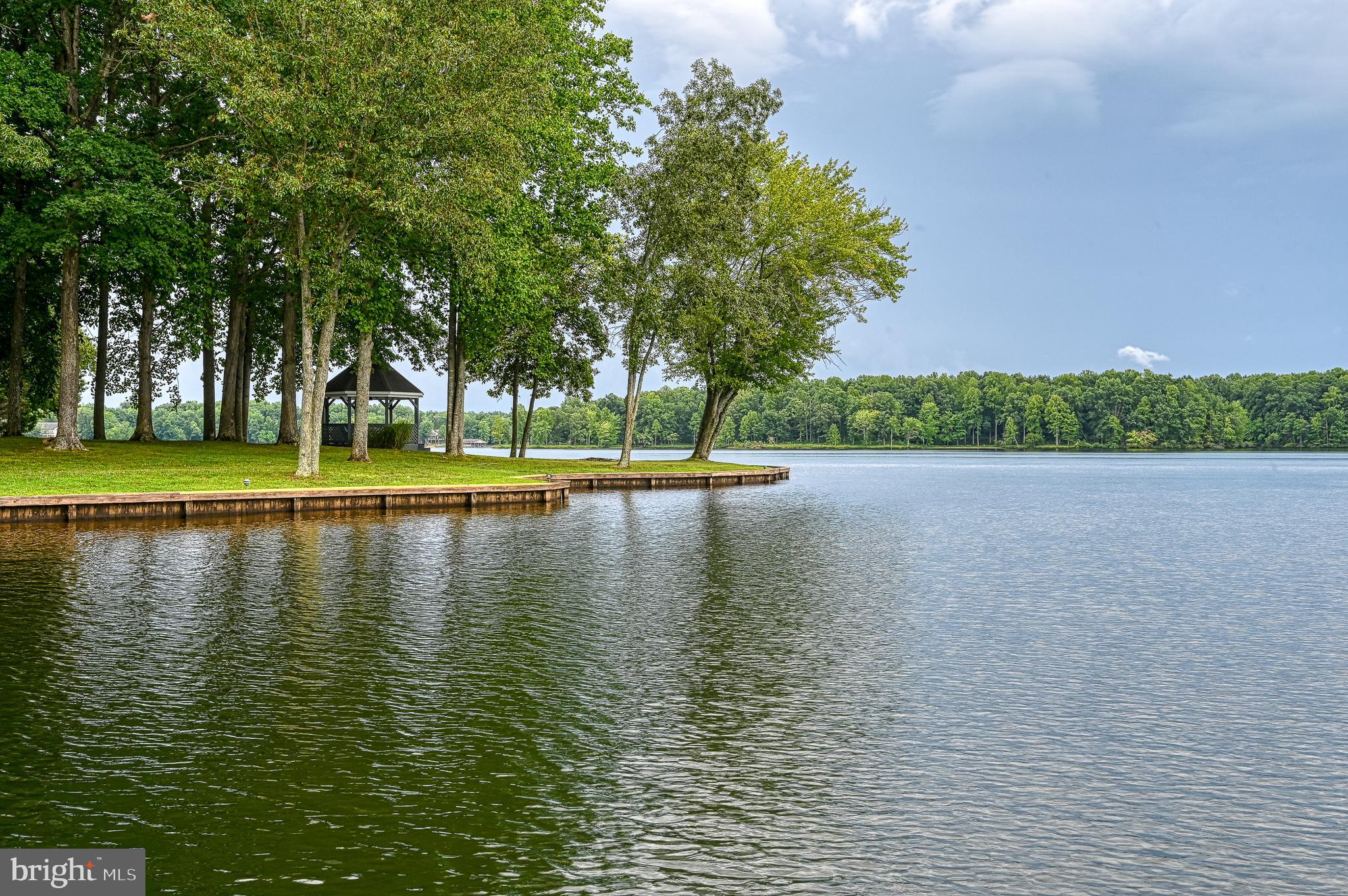 FOXWOOD MANOR - Residential