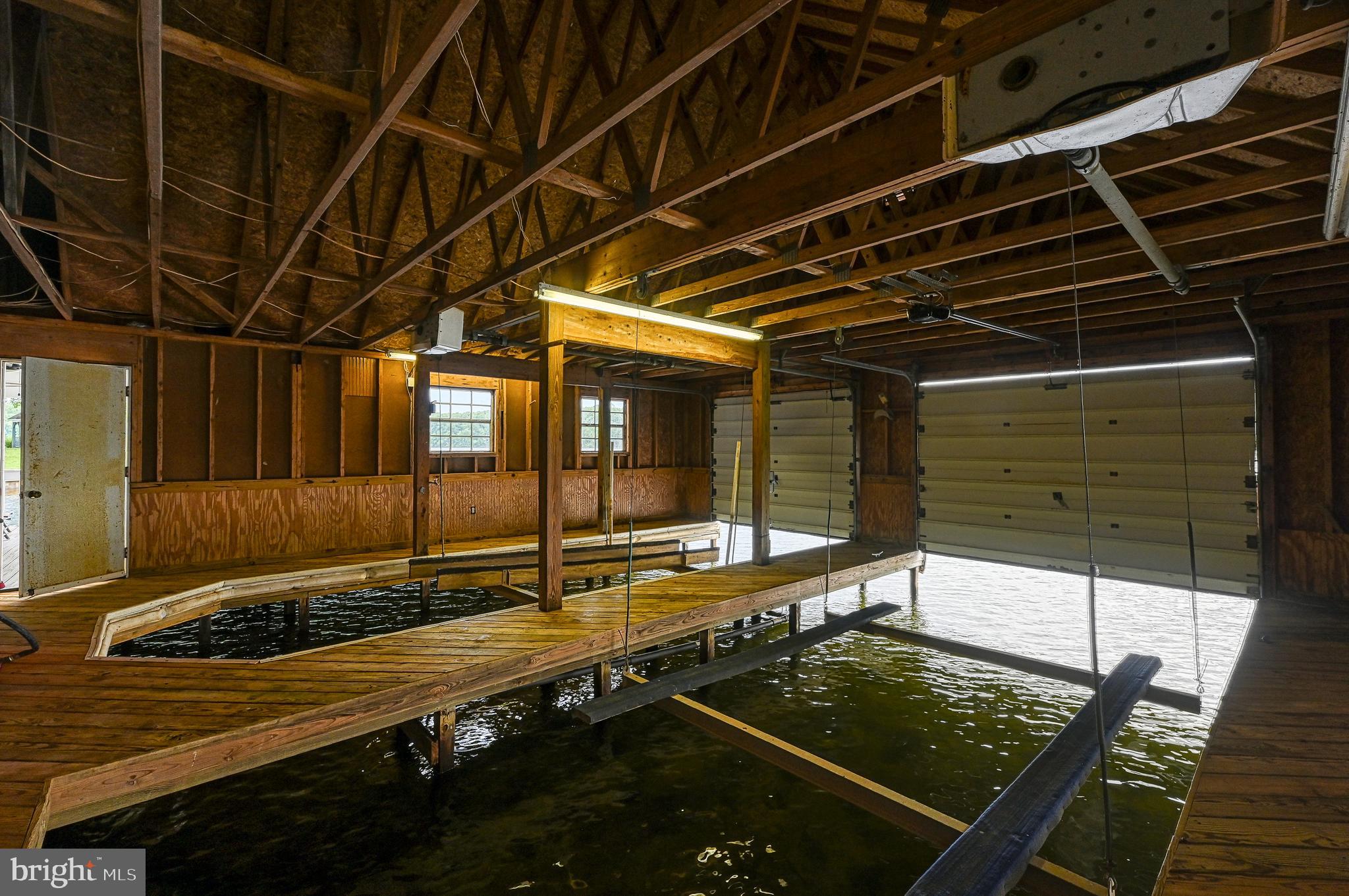 FOXWOOD MANOR - Residential