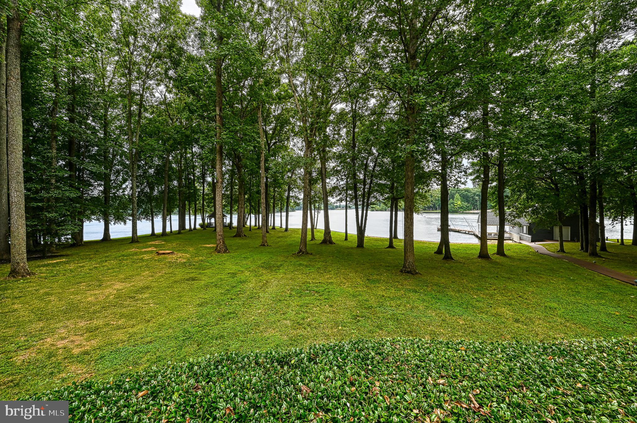 FOXWOOD MANOR - Residential