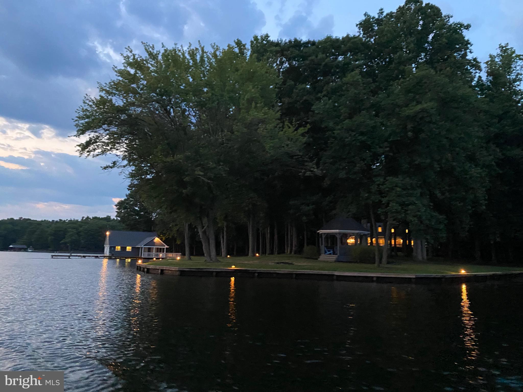 FOXWOOD MANOR - Residential