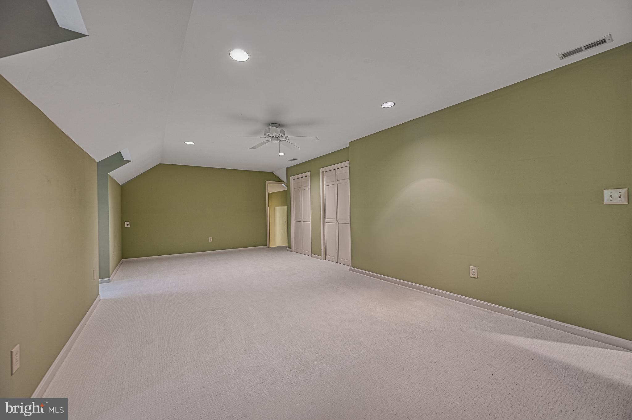 FOXWOOD MANOR - Residential