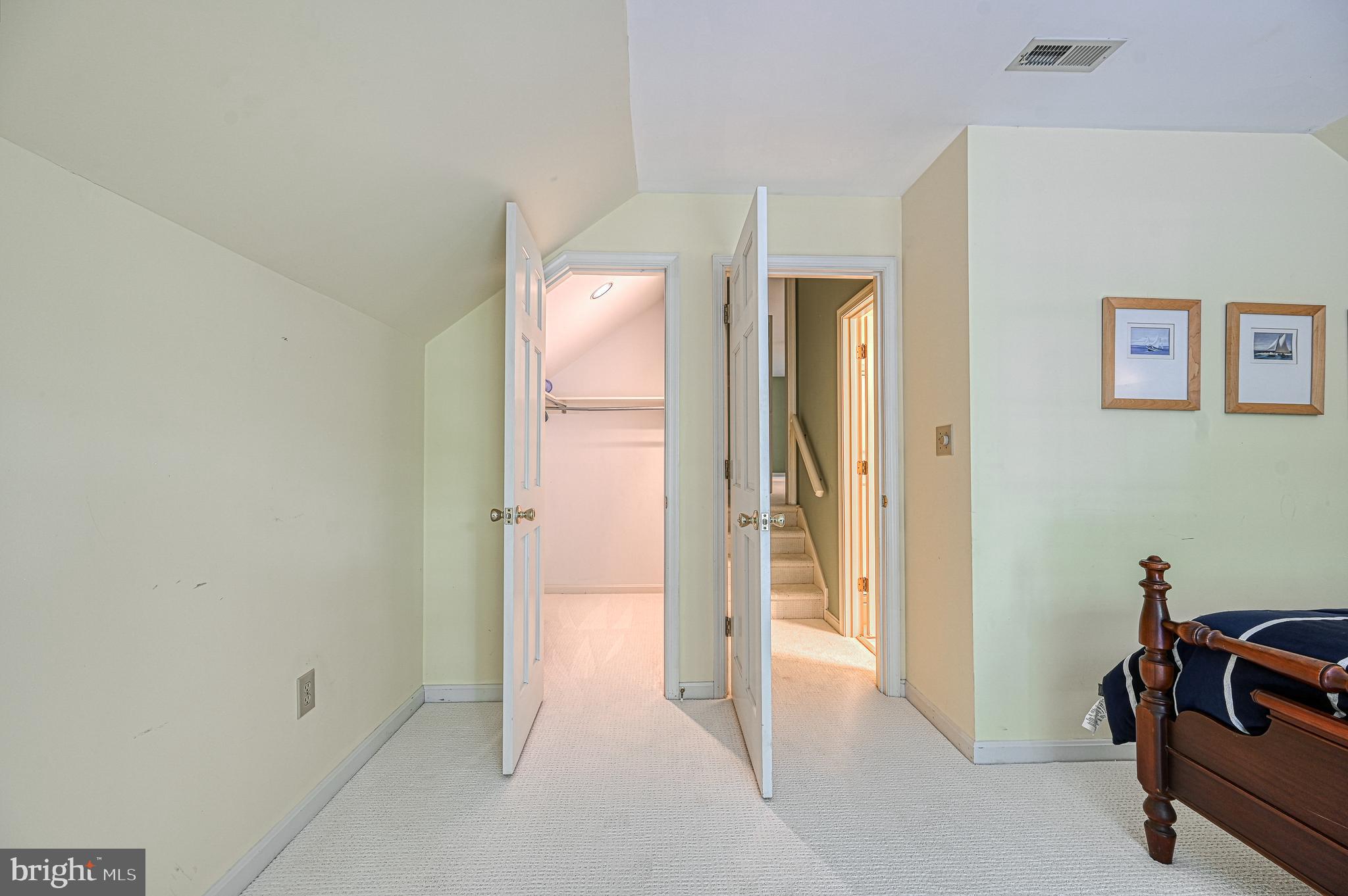 FOXWOOD MANOR - Residential