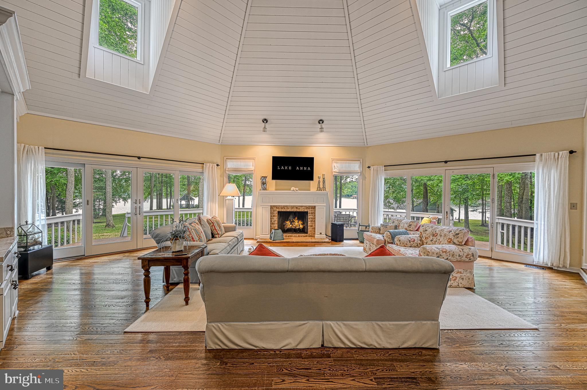 FOXWOOD MANOR - Residential