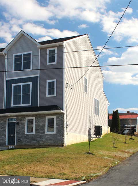 Townhouse For Sale - 88 Hess Avenue<br/> Northampton County, HELLERTOWN, PA 18055