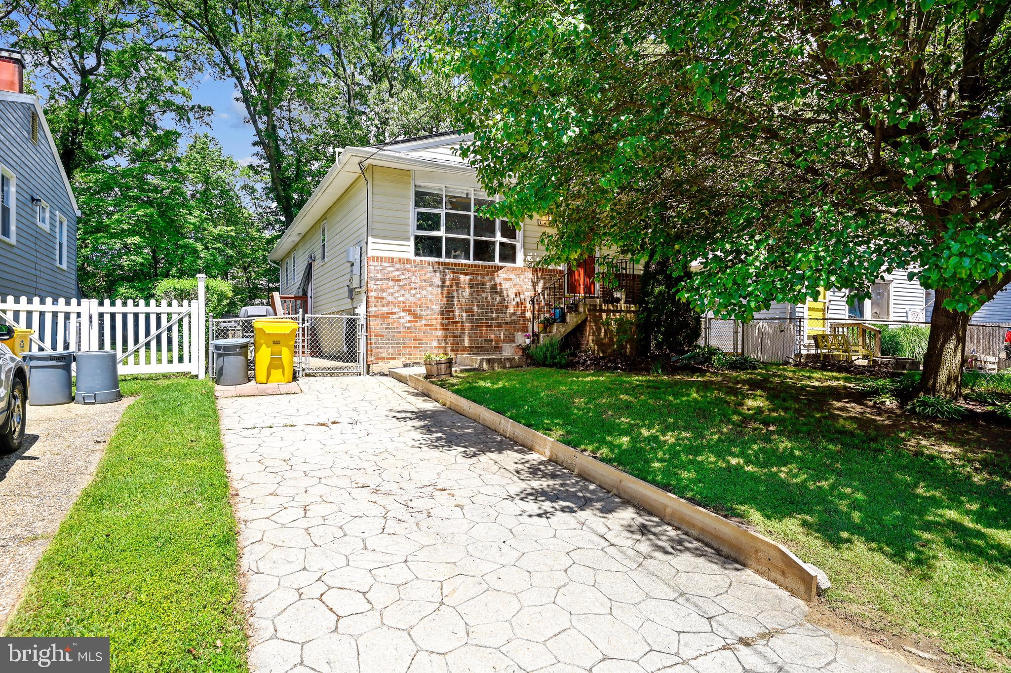 WOODLAND BEACH - Residential