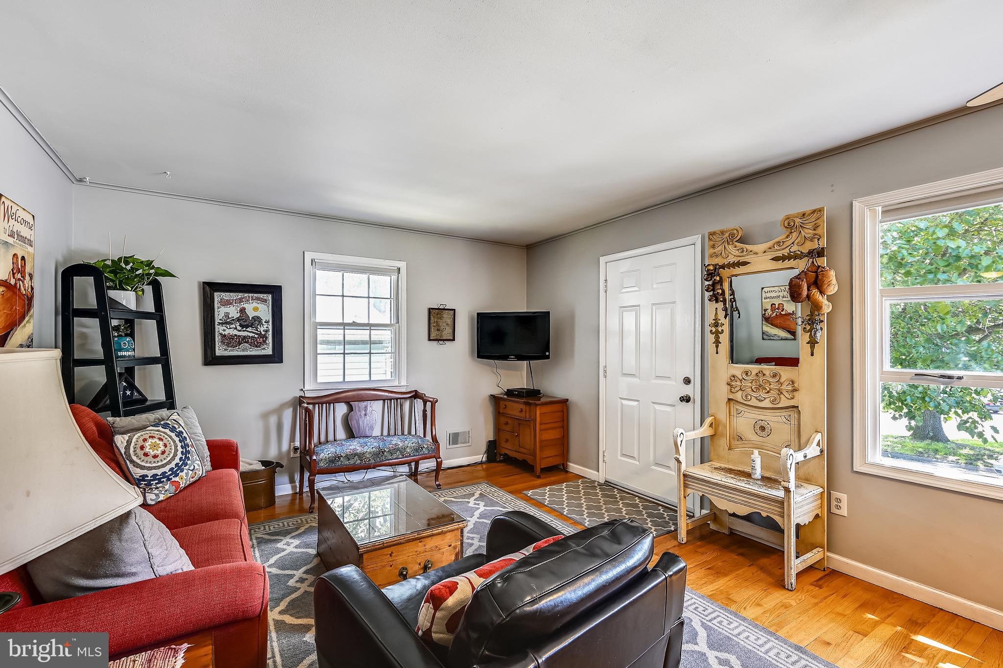 WOODLAND BEACH - Residential