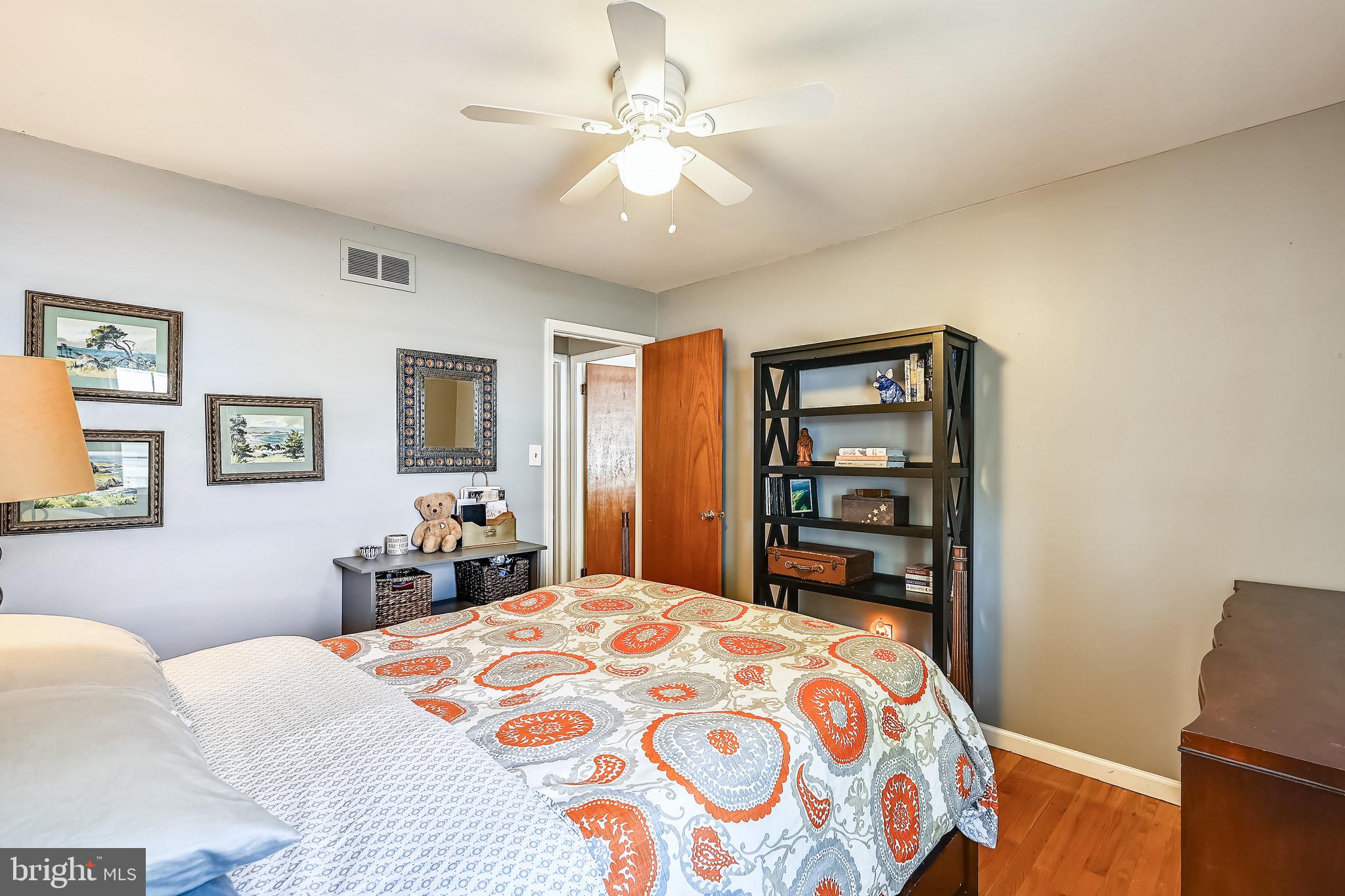 WOODLAND BEACH - Residential