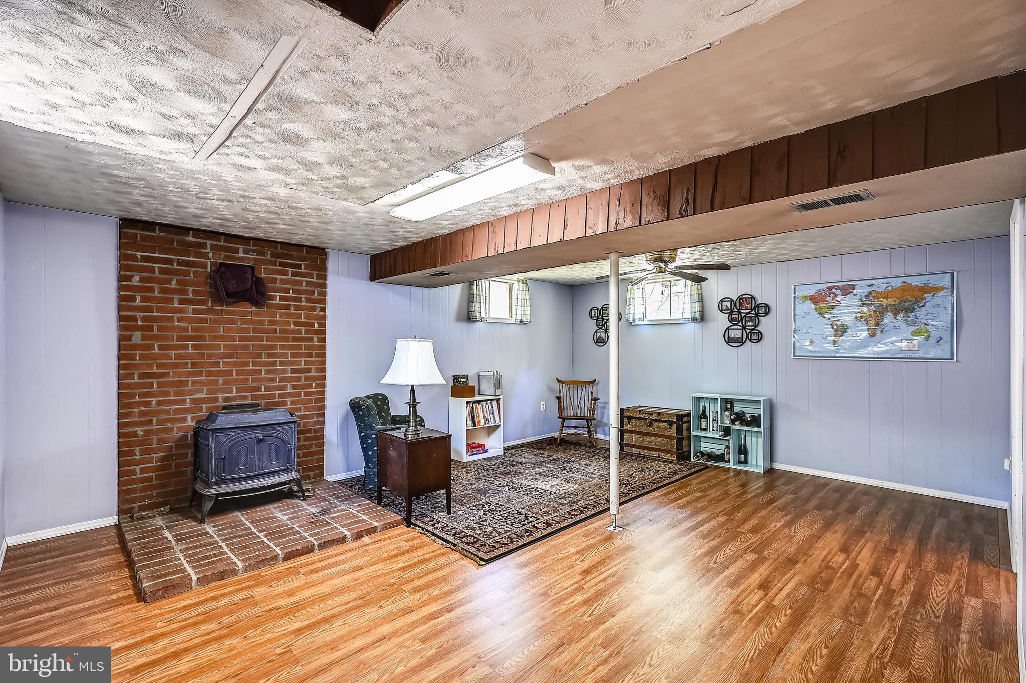 WOODLAND BEACH - Residential