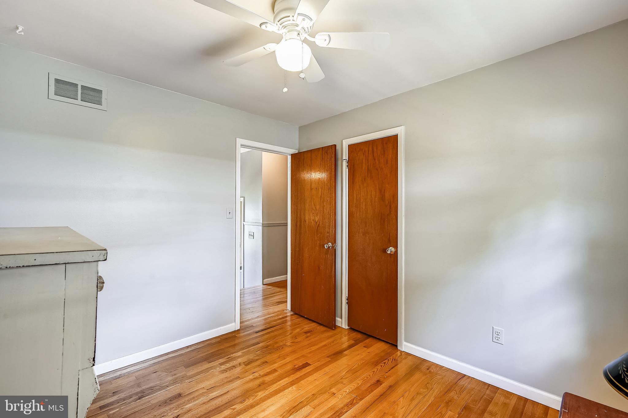 WOODLAND BEACH - Residential