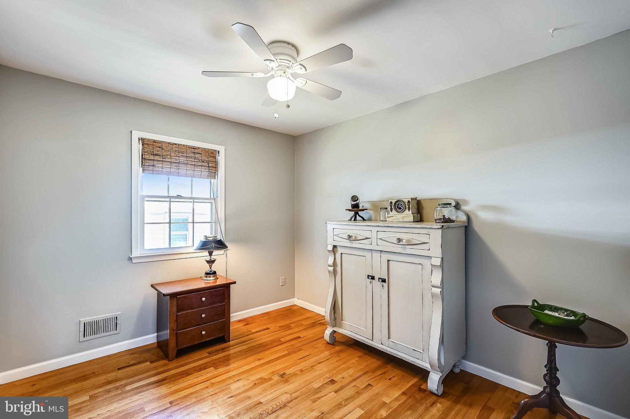 WOODLAND BEACH - Residential