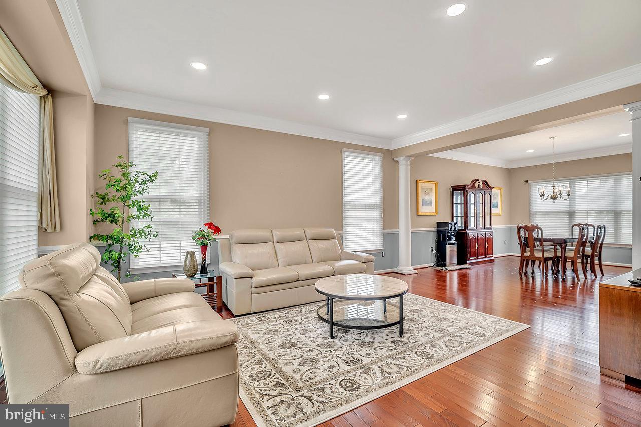 86 RENFIELD DRIVE