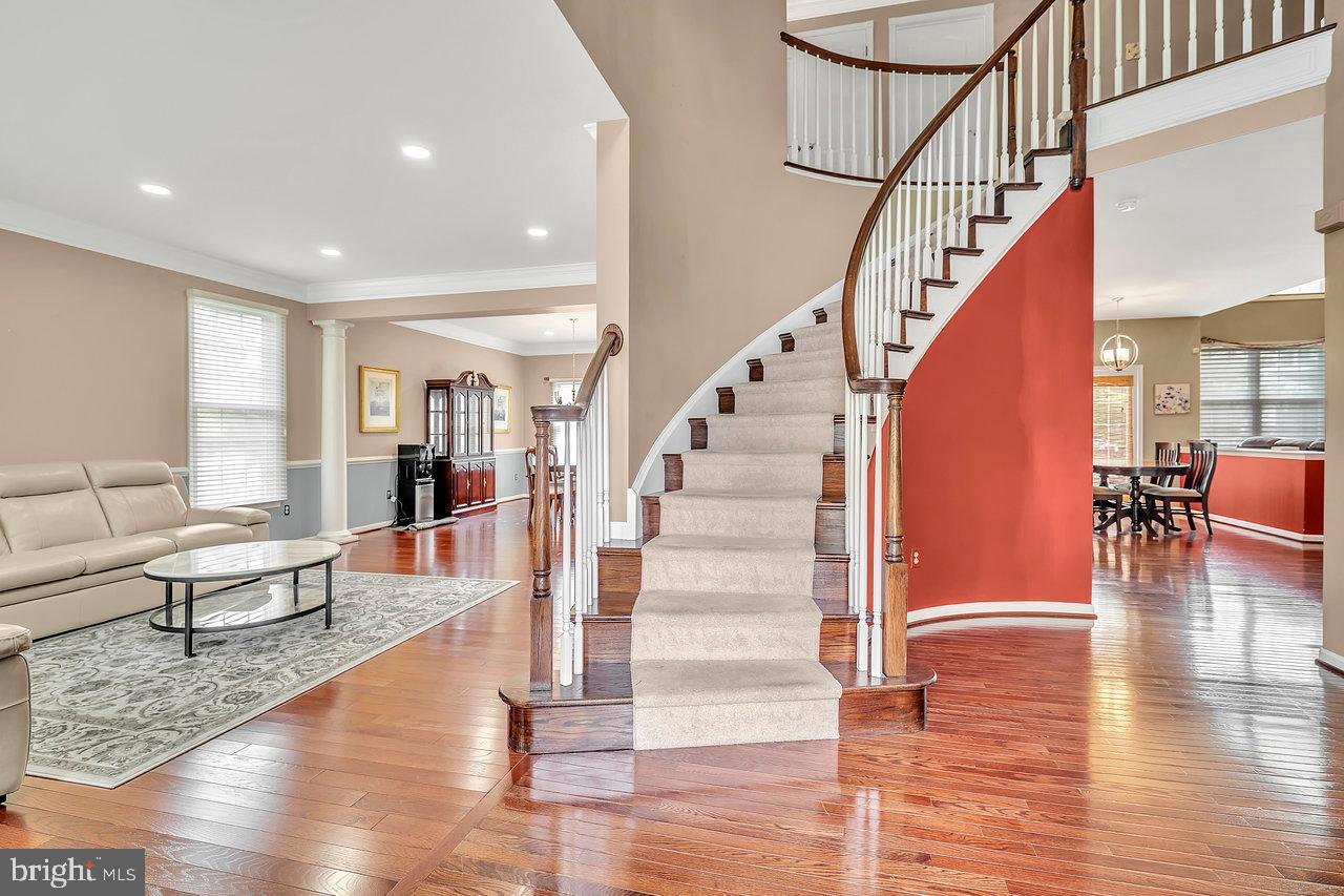 86 RENFIELD DRIVE