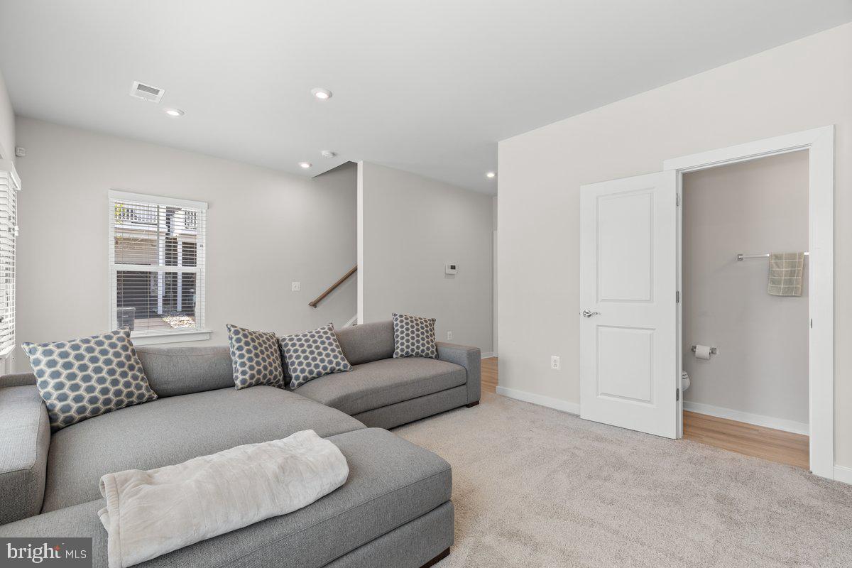 POTOMAC SHORES - Residential Lease