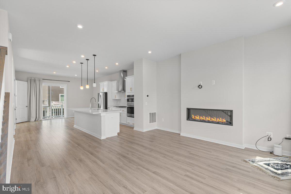 POTOMAC SHORES - Residential Lease