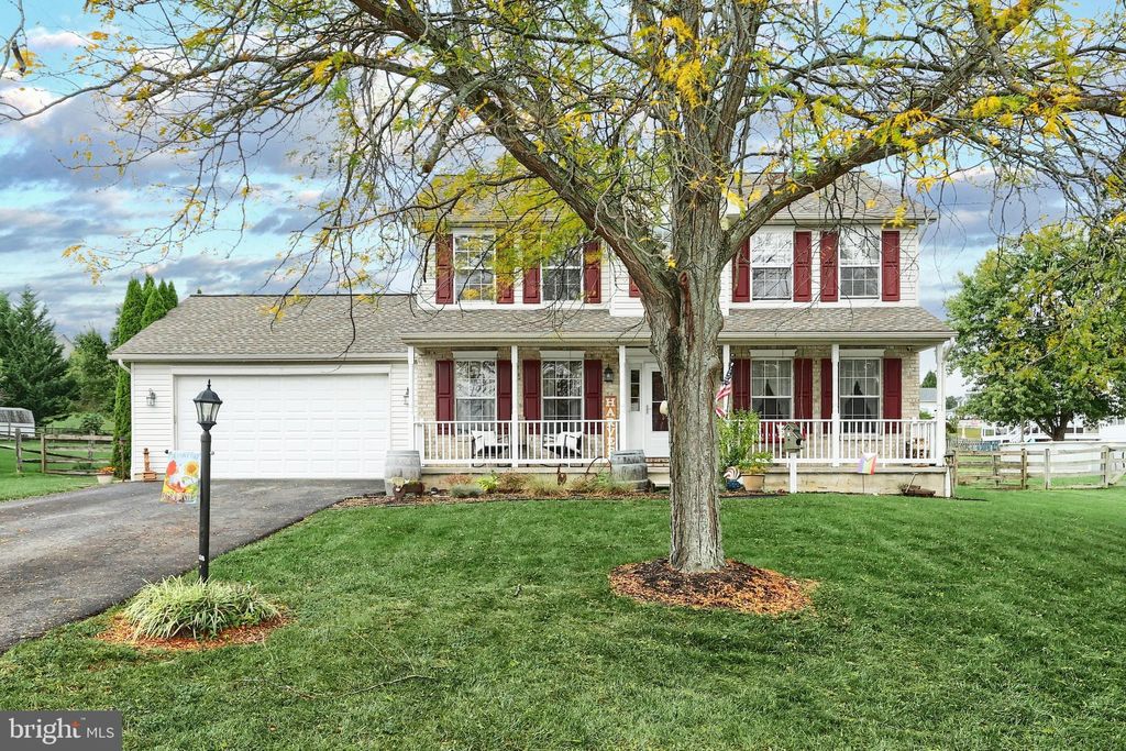 Photo of 140 Lantern Lane, STEWARTSTOWN, PA 17363 (MLS # PAYK2091394)