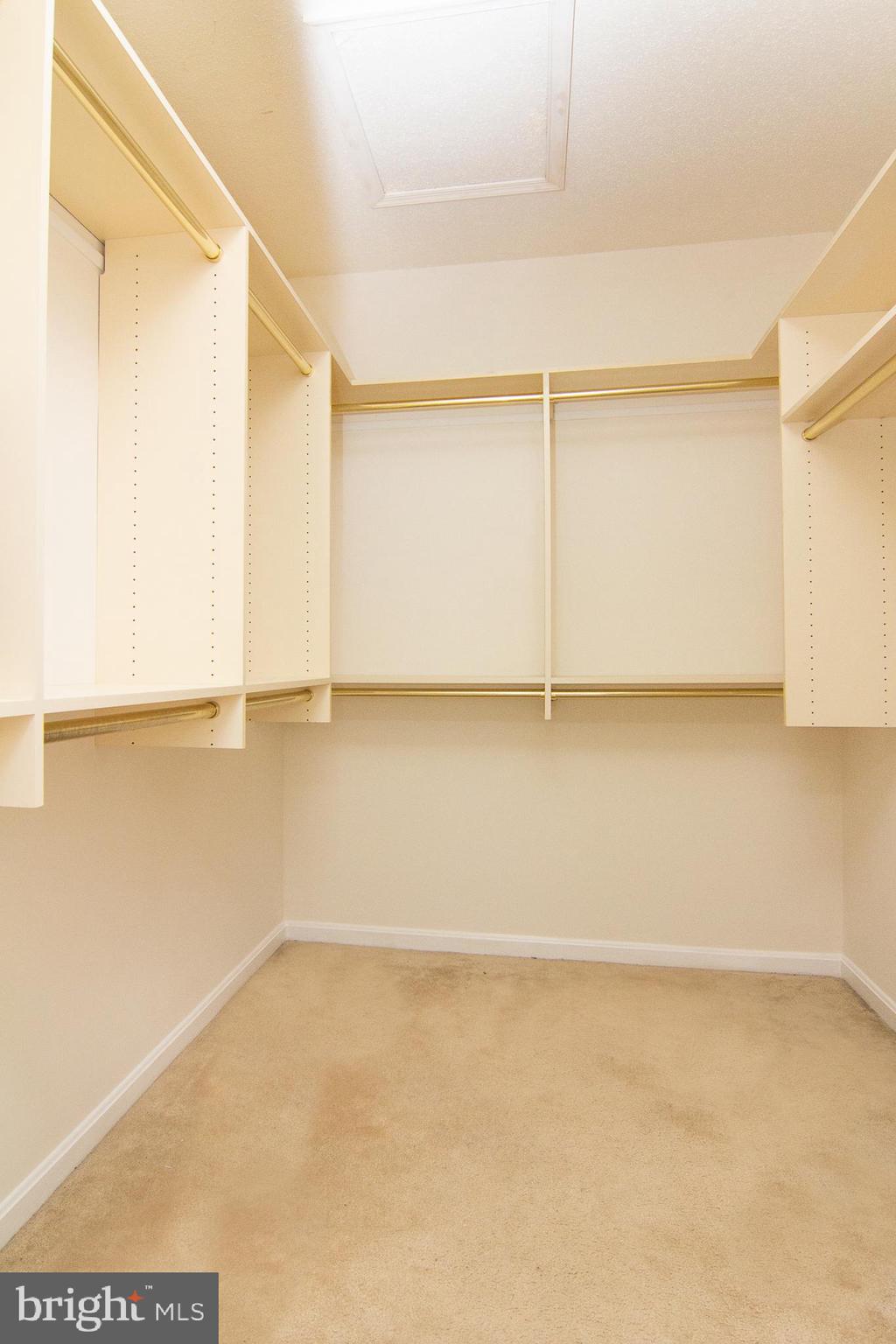 DEVON COURT - Residential