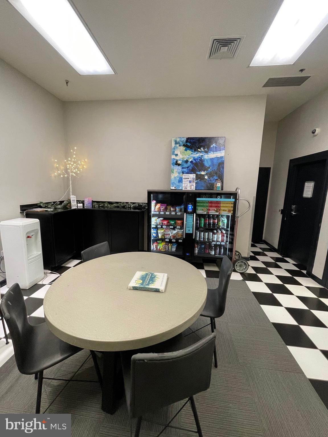 1001 N RANDOLPH STREET 402