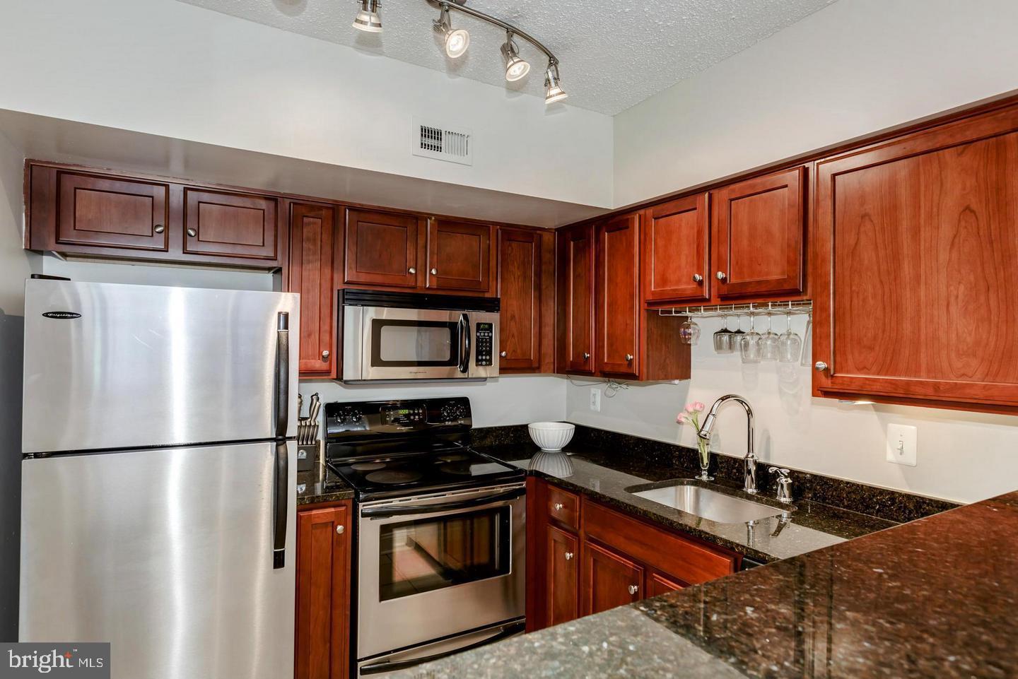1001 N RANDOLPH STREET 402