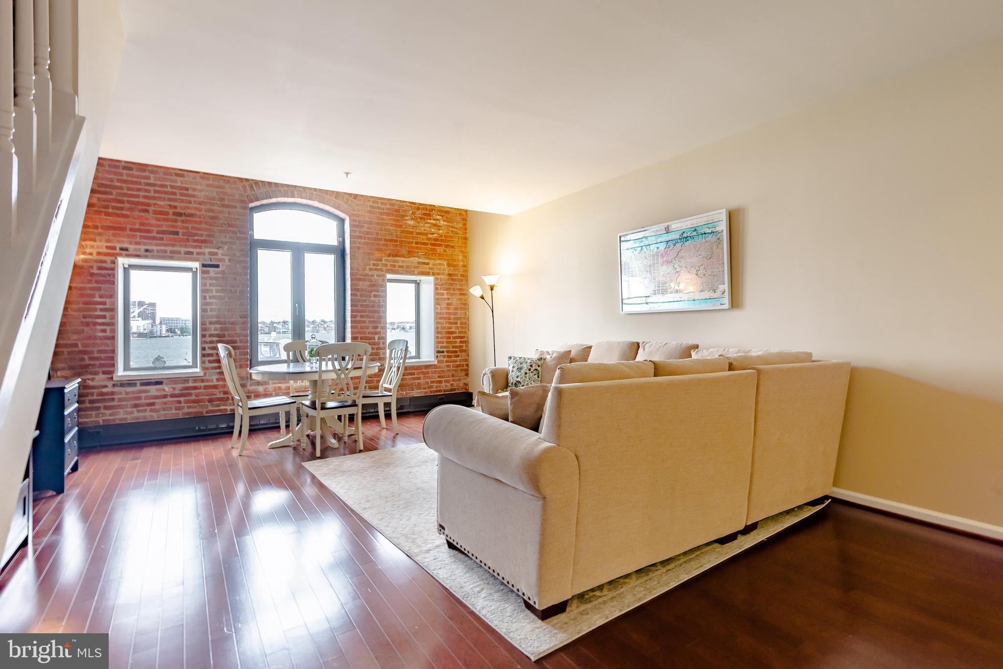 HENDERSON'S WHARF - Residential