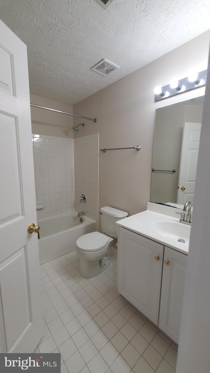 PERRY HALL FARMS - Residential Lease