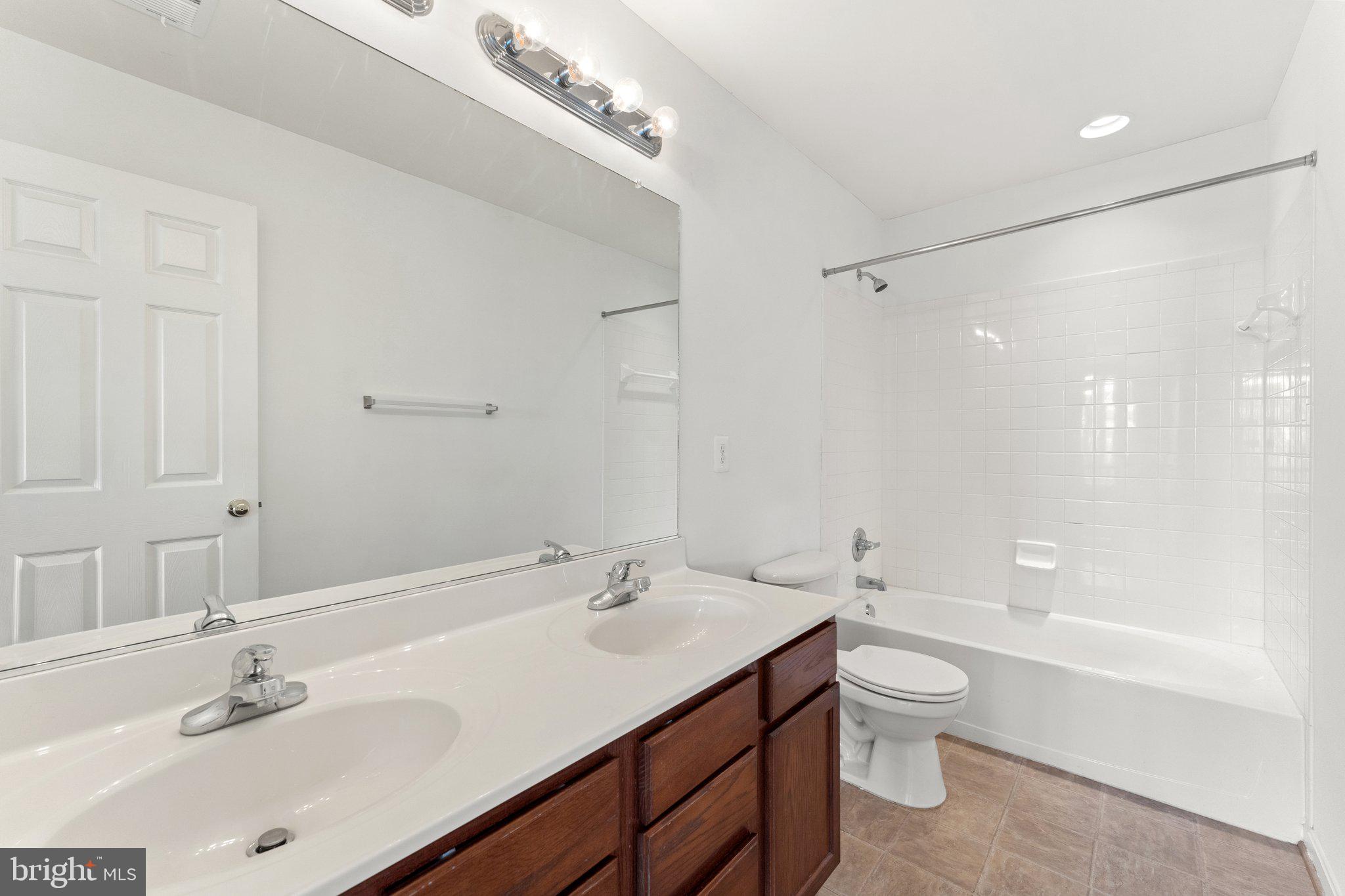 MADISON GROVE - Residential