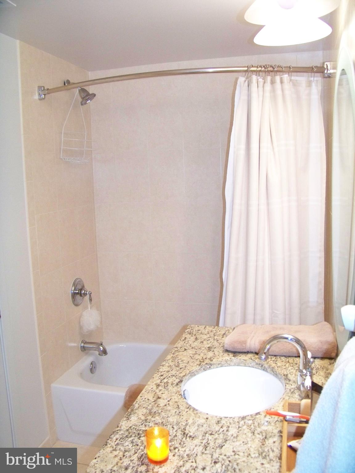 DOWNTOWN - Residential Lease