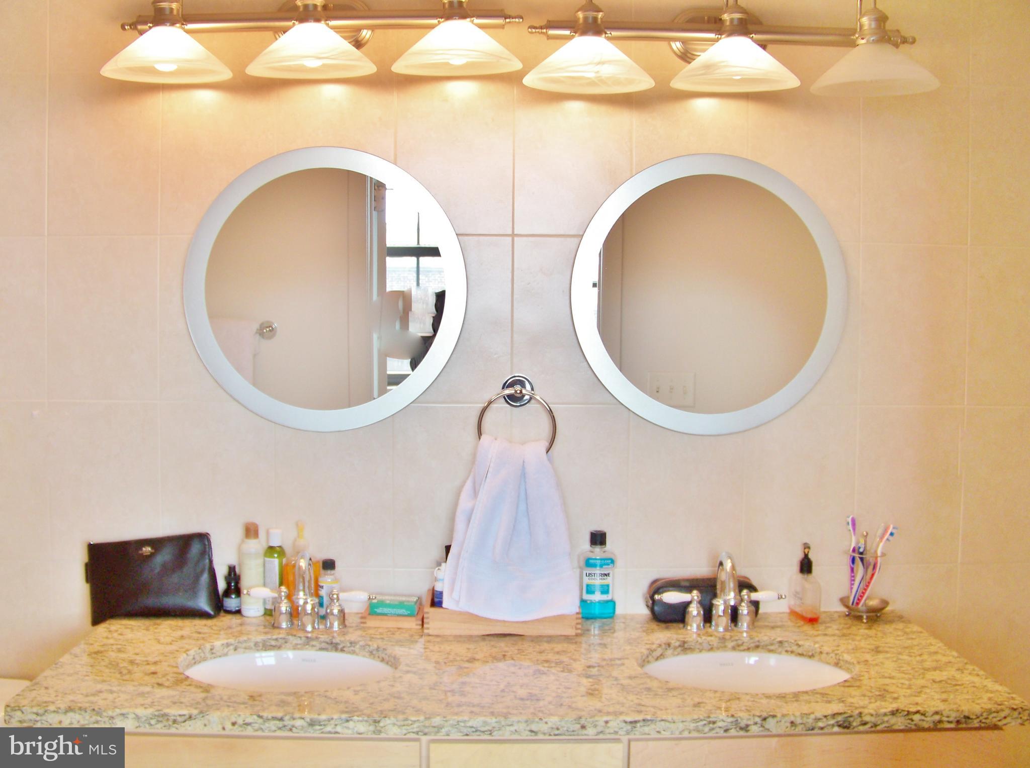 DOWNTOWN - Residential Lease