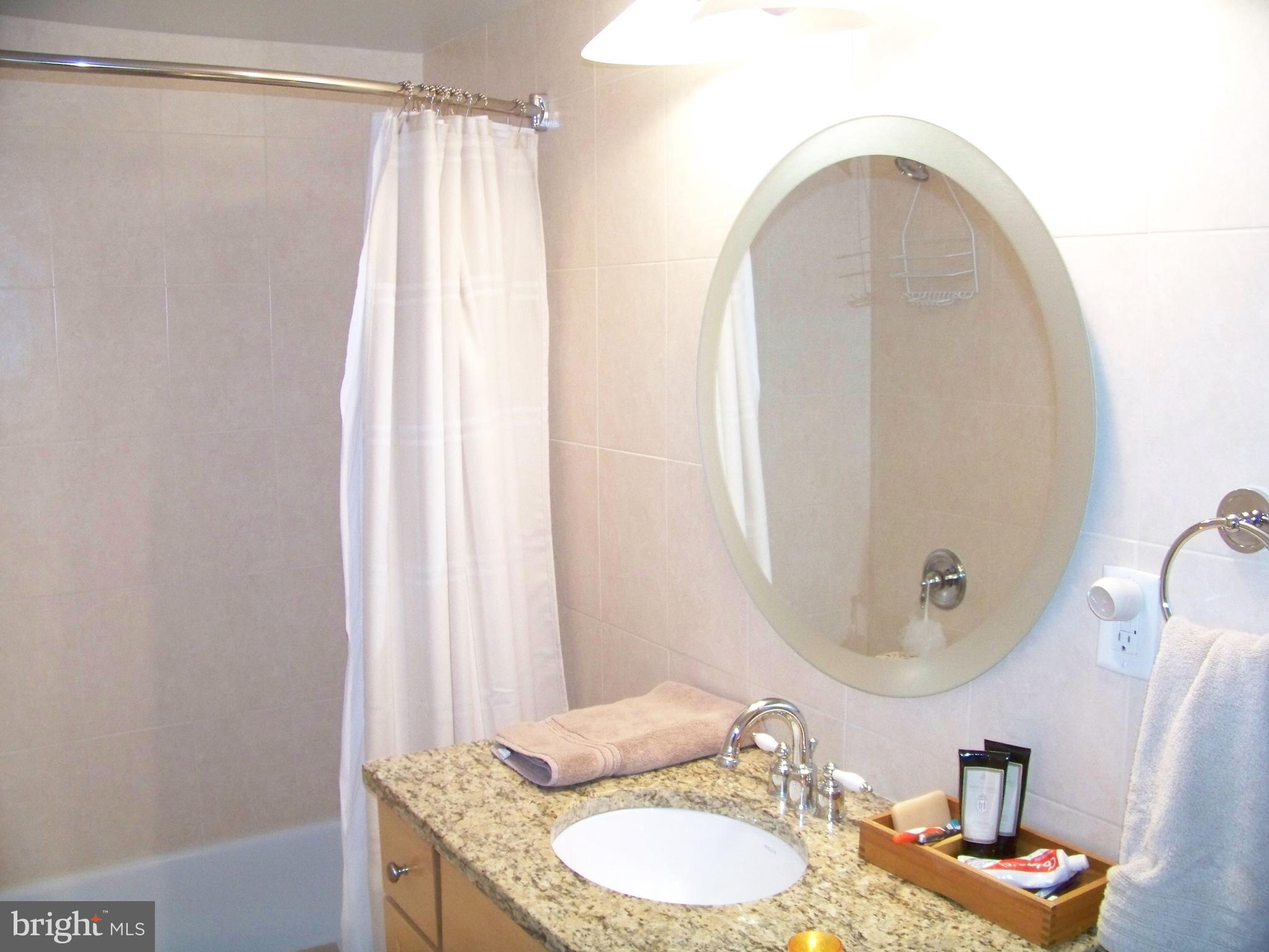 DOWNTOWN - Residential Lease