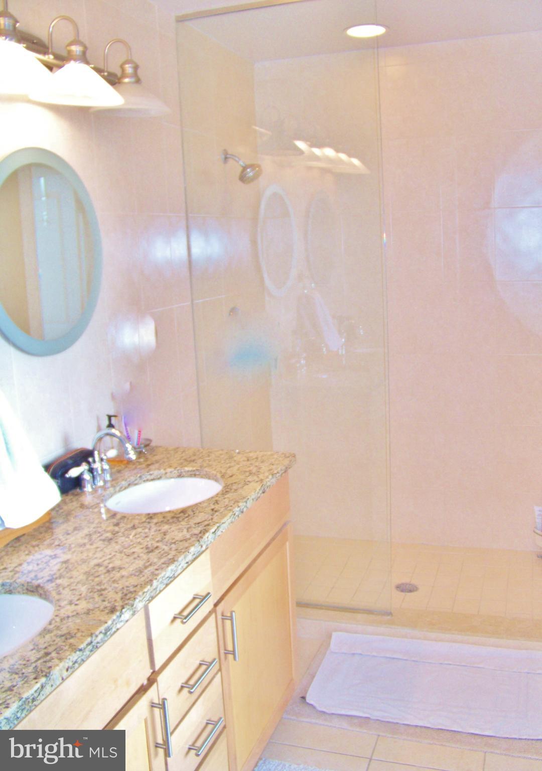 DOWNTOWN - Residential Lease