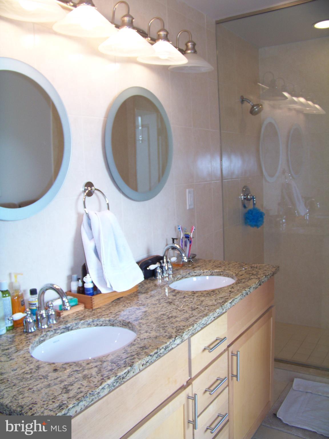 DOWNTOWN - Residential Lease