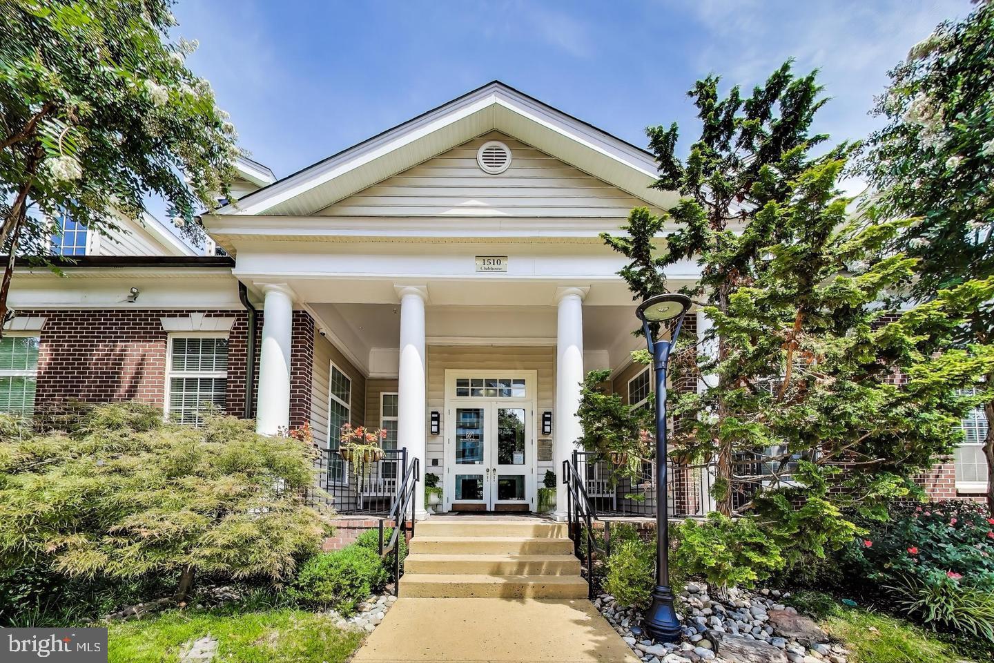 GATES OF MCLEAN - Residential