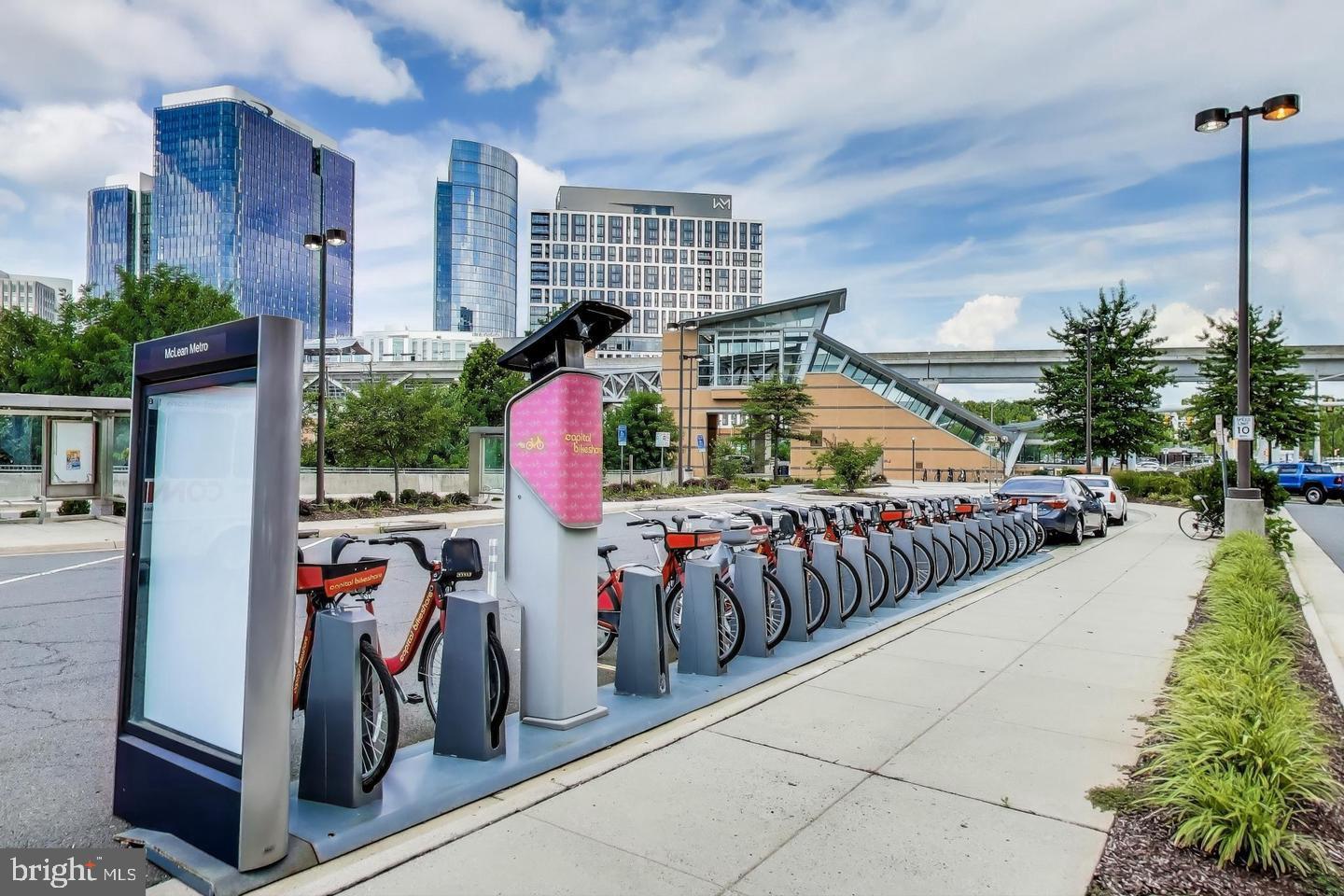 GATES OF MCLEAN - Residential