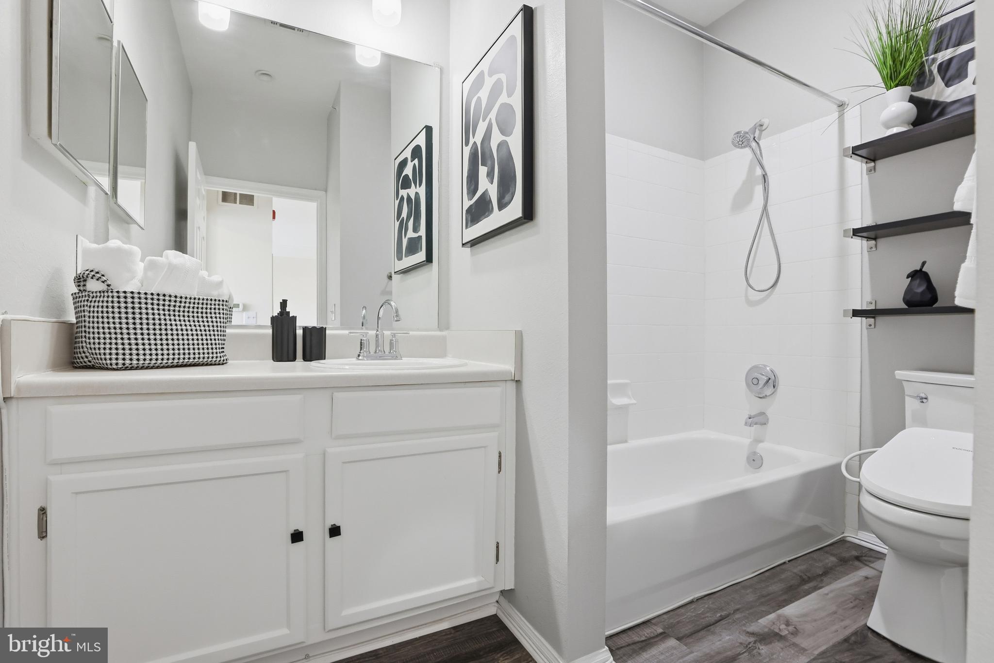 GATES OF MCLEAN - Residential