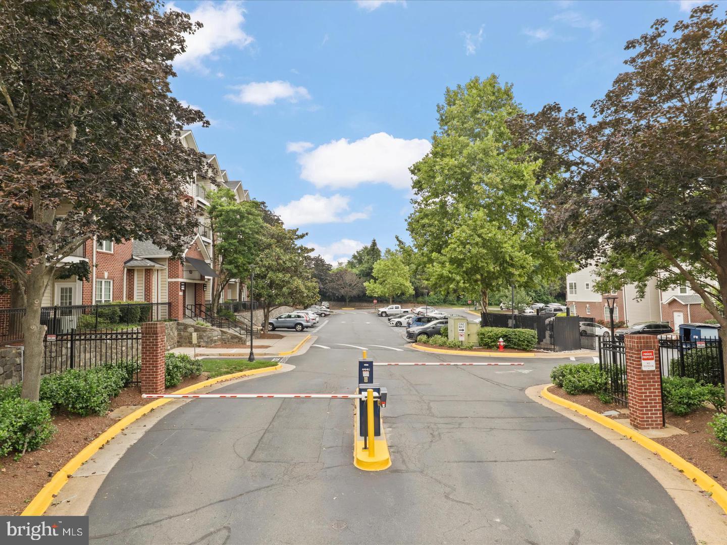 1580 SPRING GATE DRIVE 4406