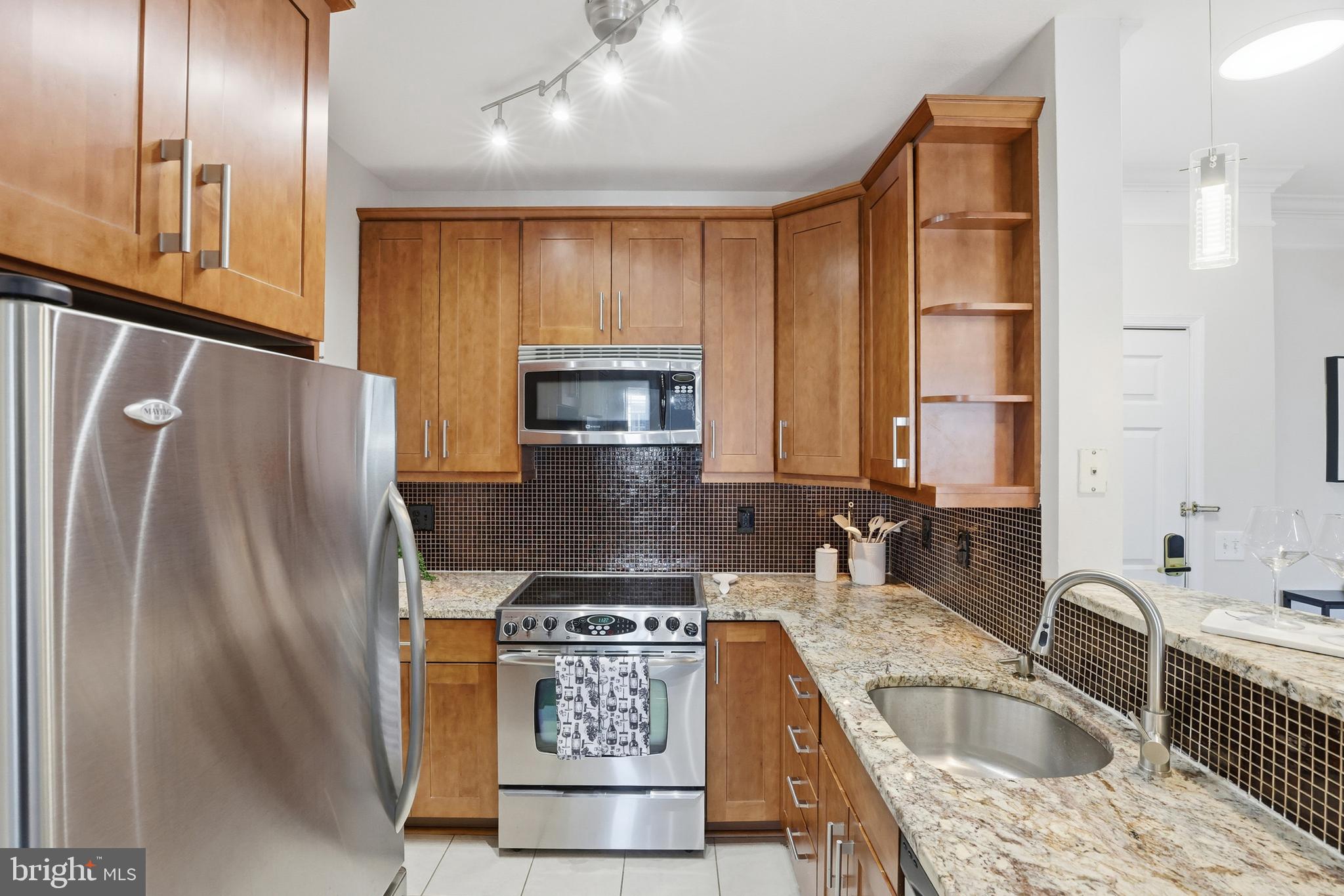 GATES OF MCLEAN - Residential