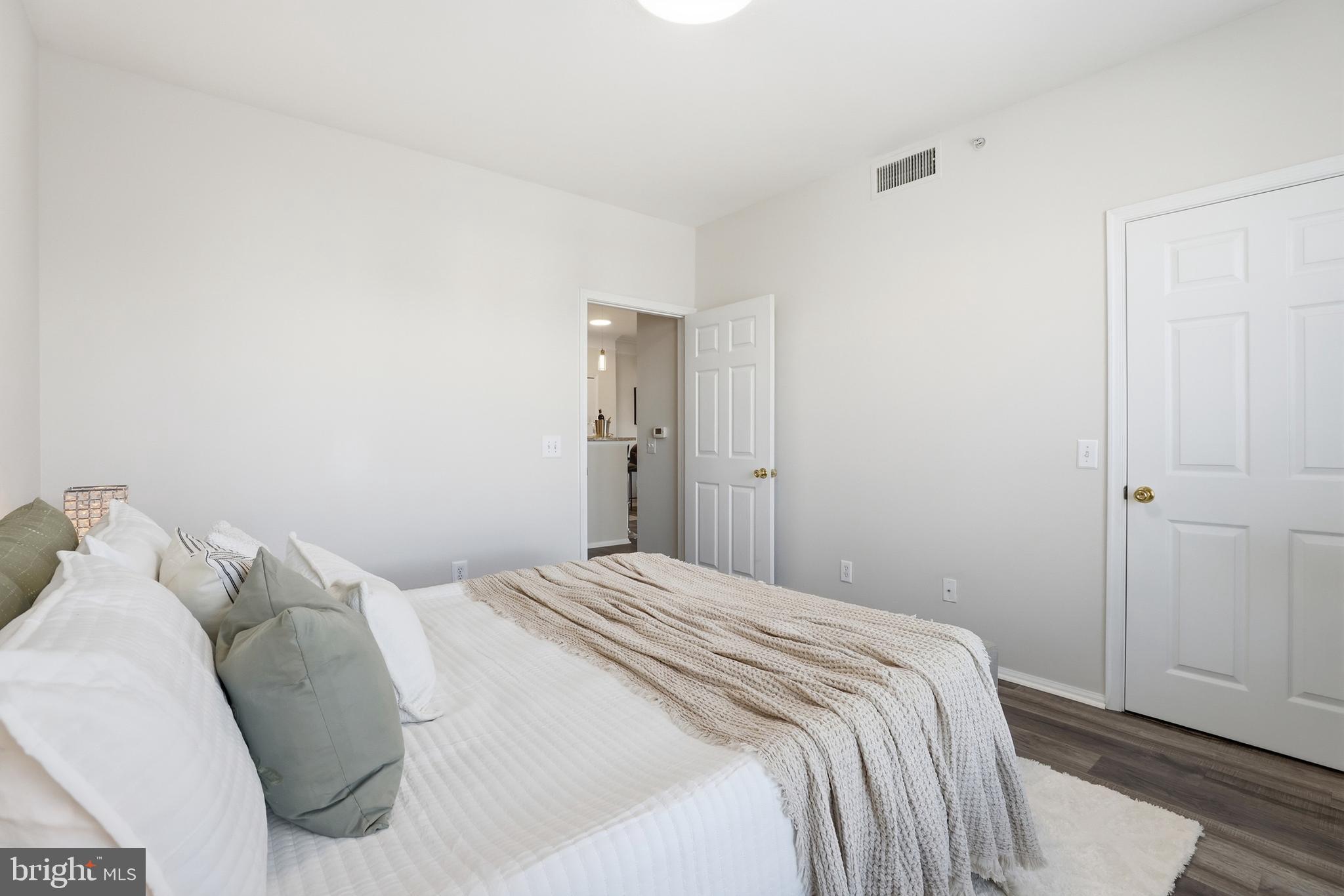 GATES OF MCLEAN - Residential